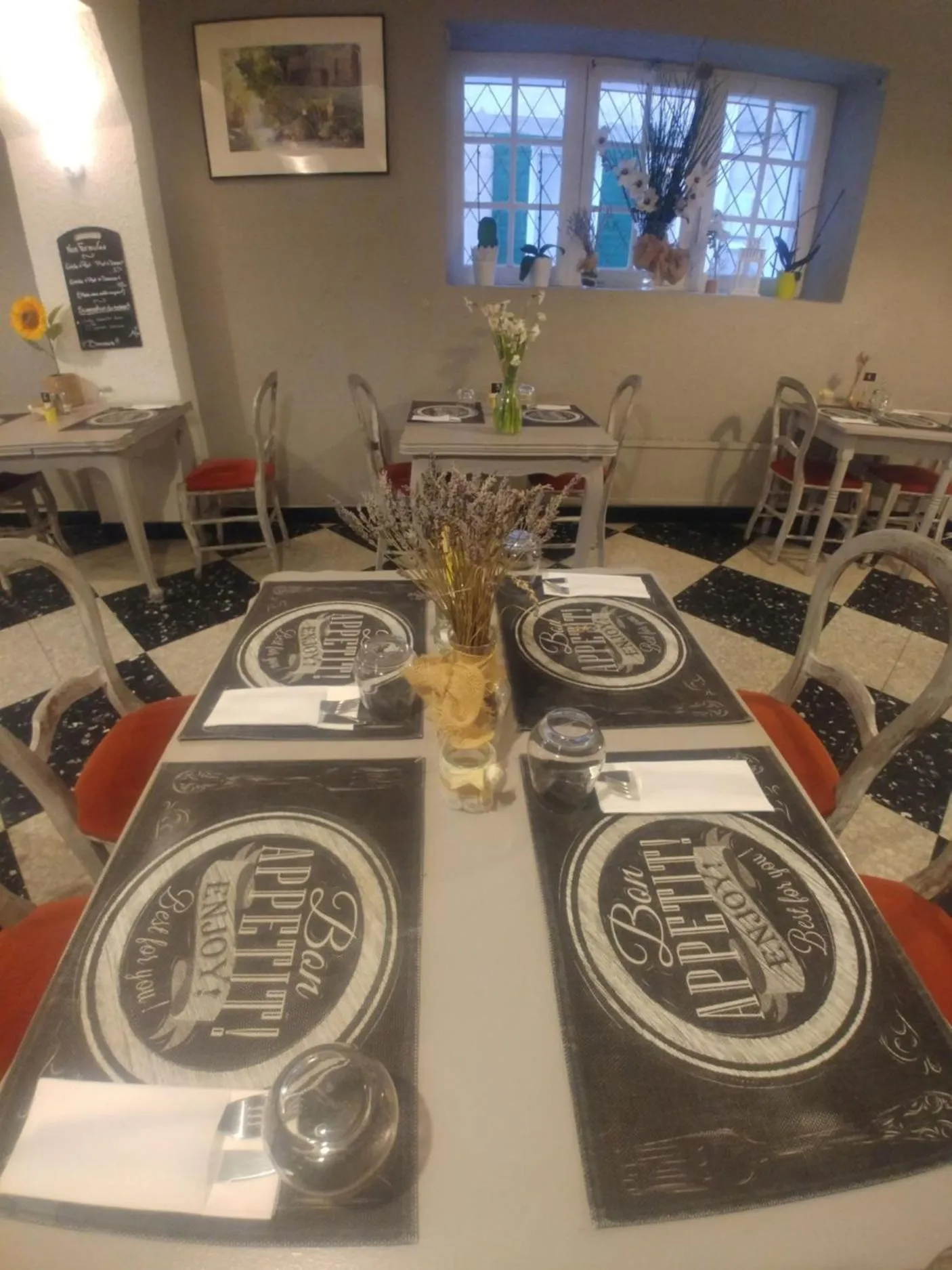 Restaurant/places to eat in L'Aiguebelle