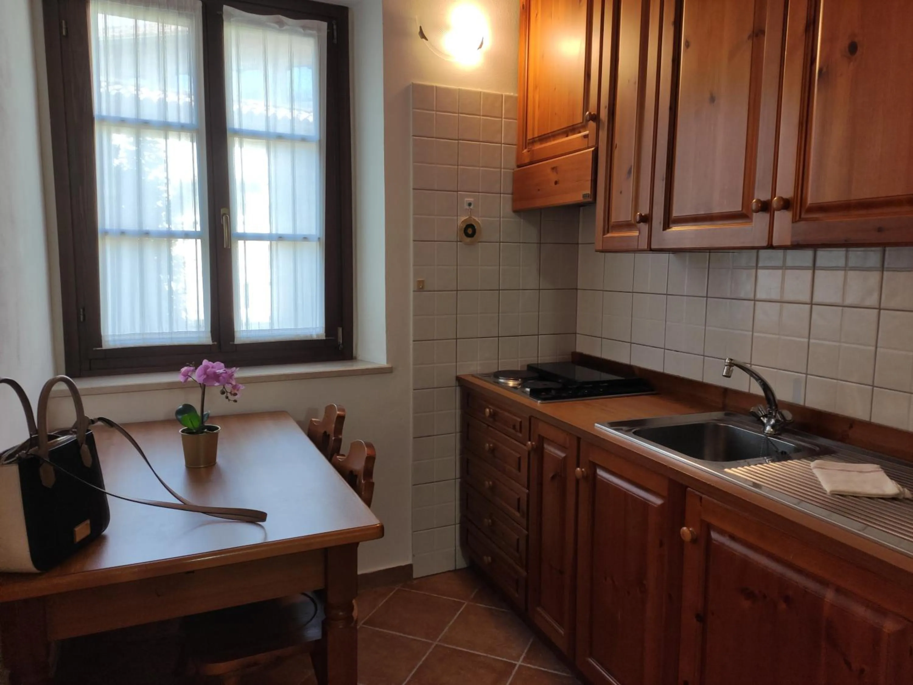 Kitchen or kitchenette in Casa Cannobio