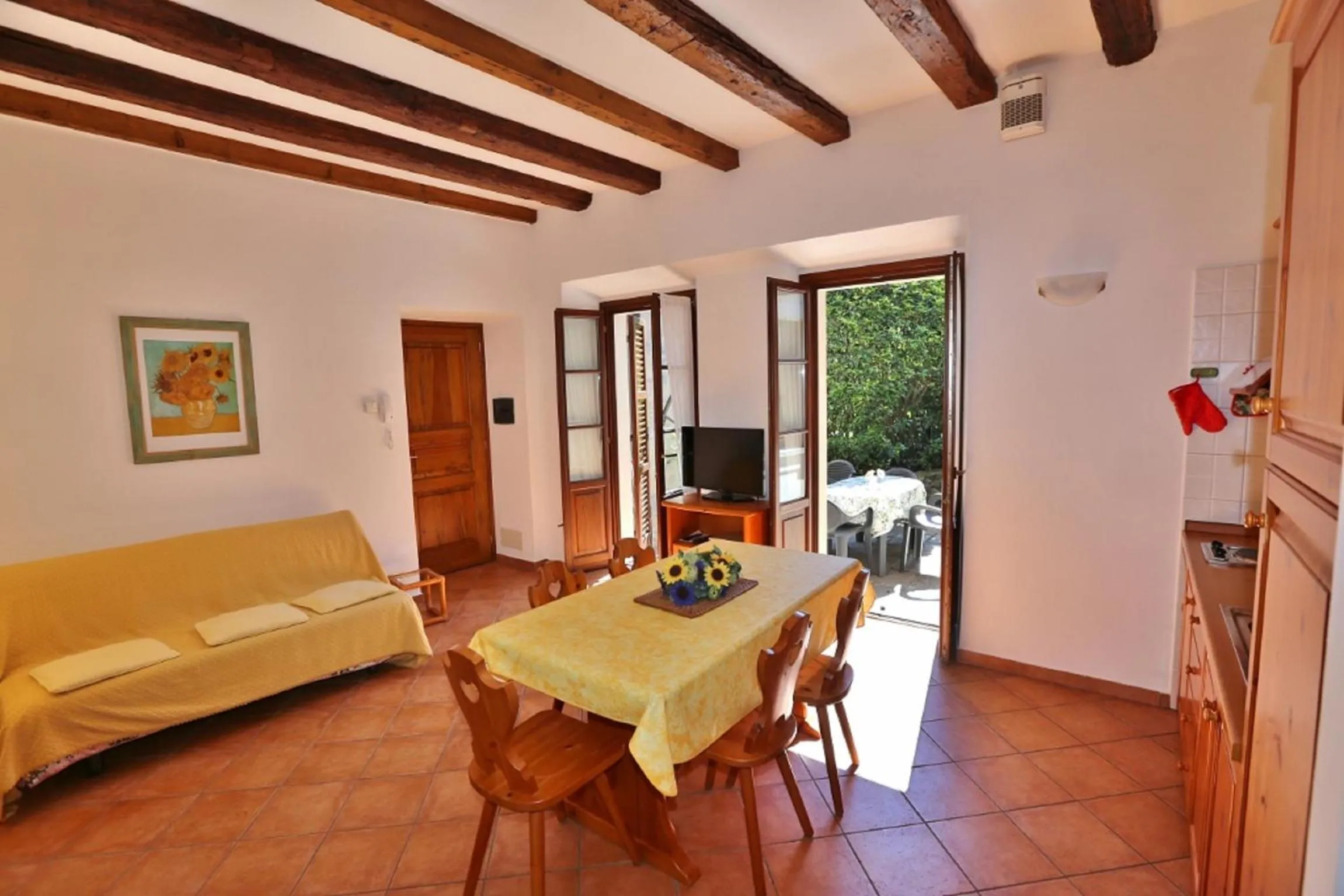 Photo of the whole room in Casa Cannobio