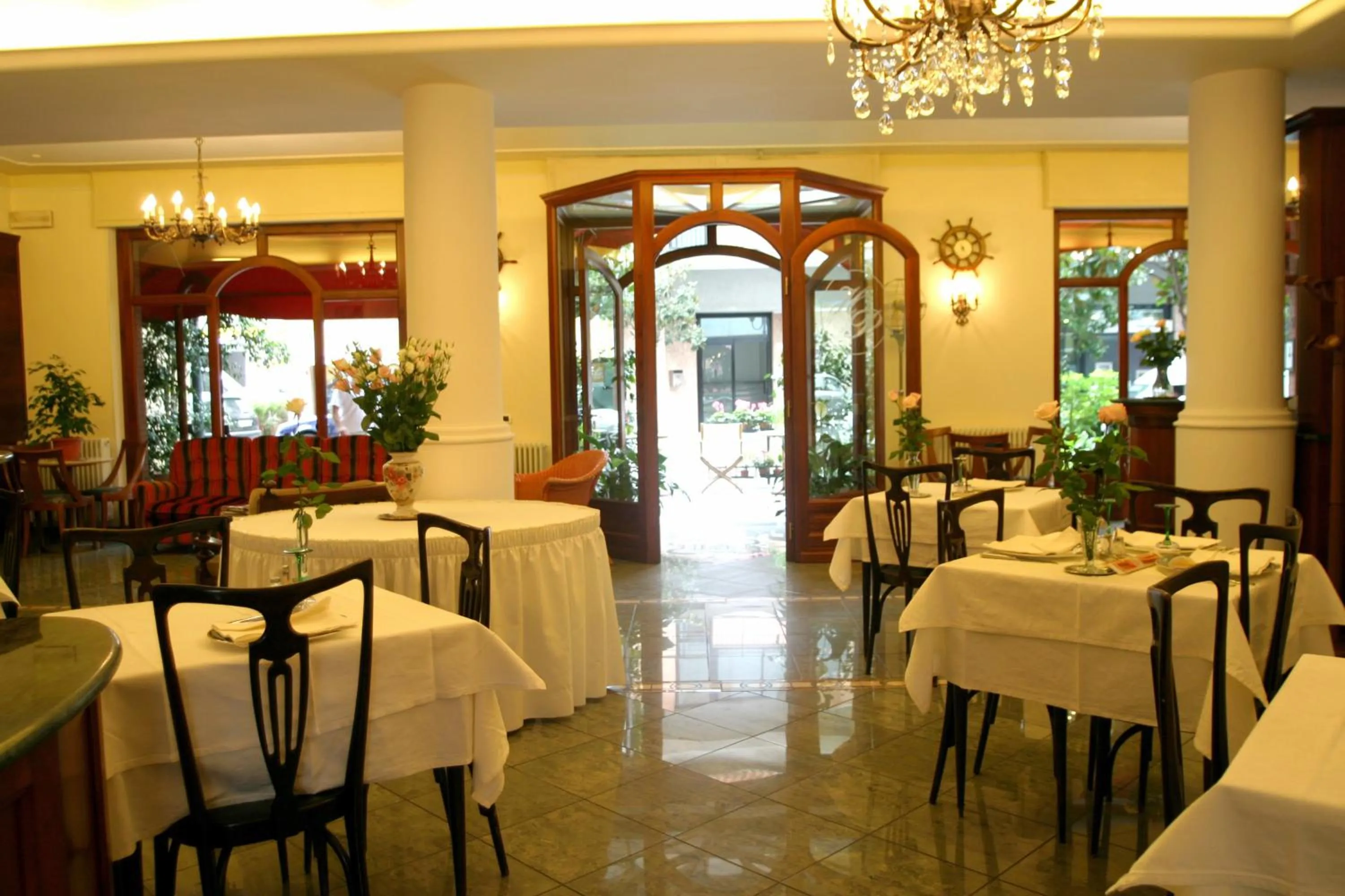 Lounge or bar in Hotel Pescetto