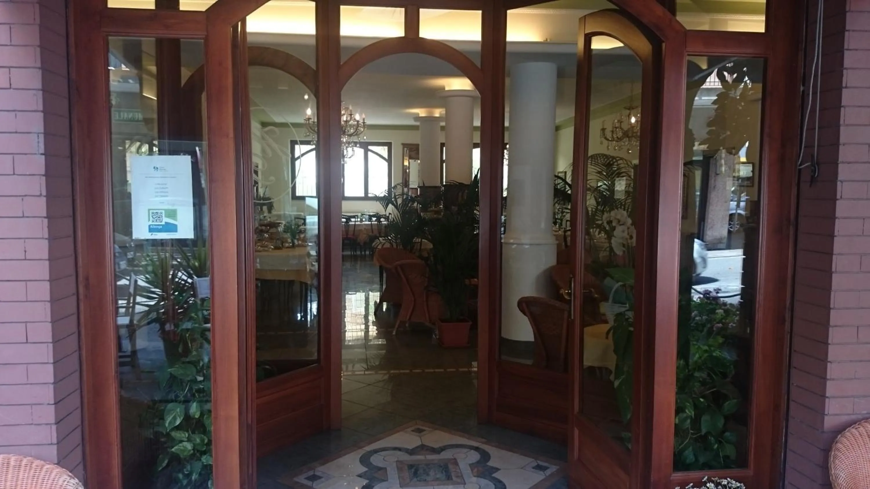 Facade/entrance in Hotel Pescetto