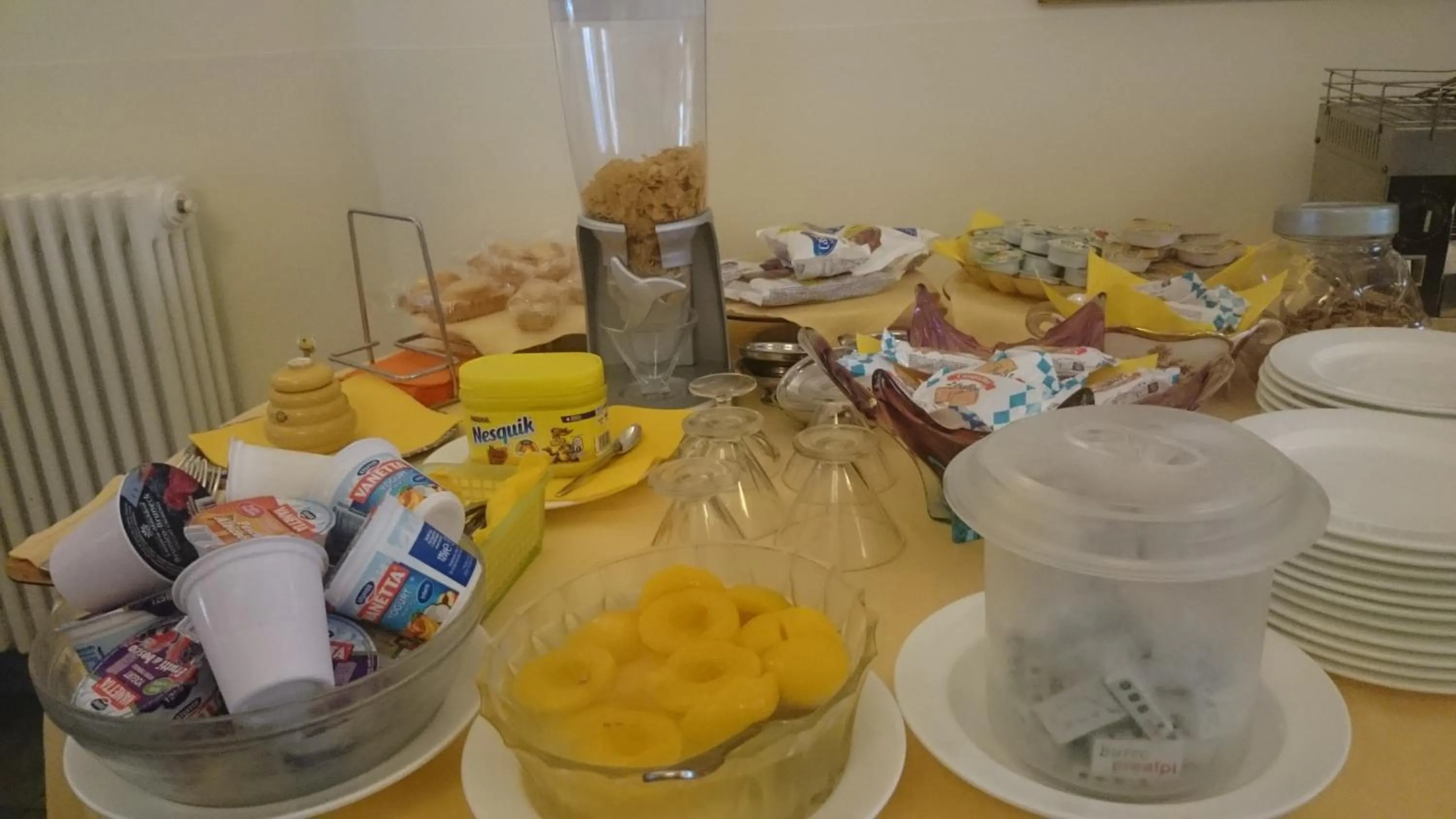 Buffet breakfast in Hotel Pescetto