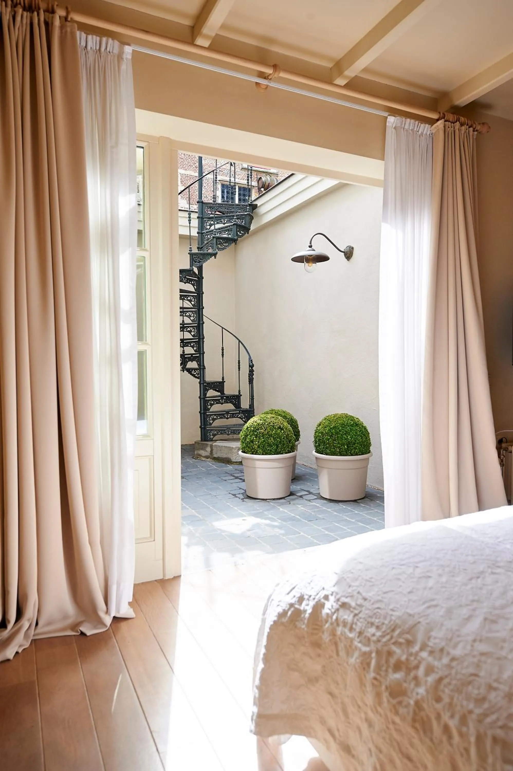Patio, Bed in B&B Maryline