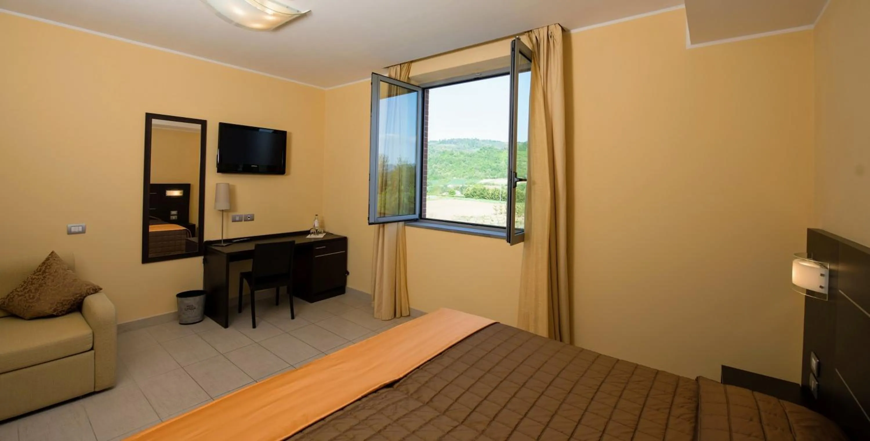 Day, Bed in Hotel Letizià