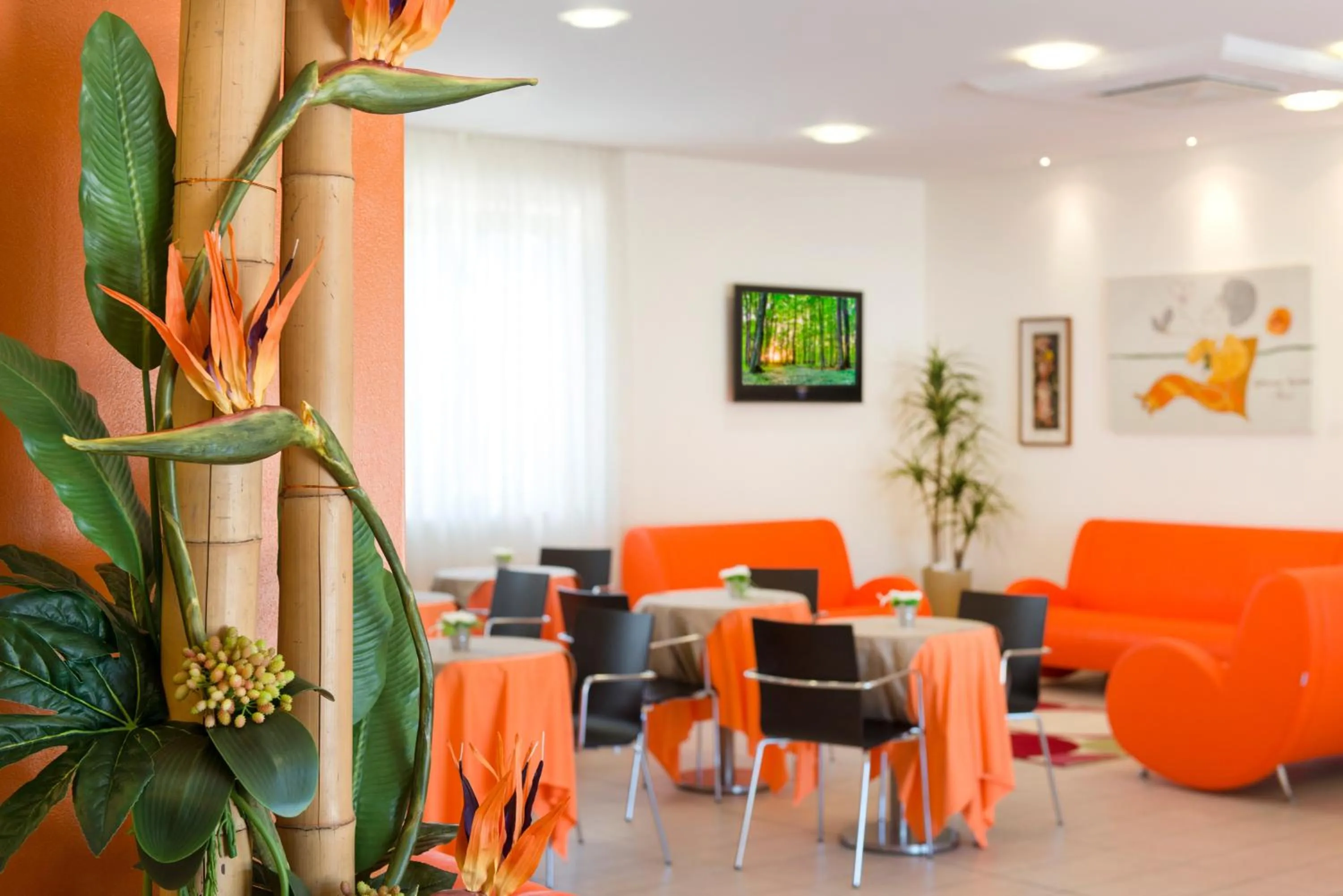 Communal lounge/ TV room in Hotel Letizià