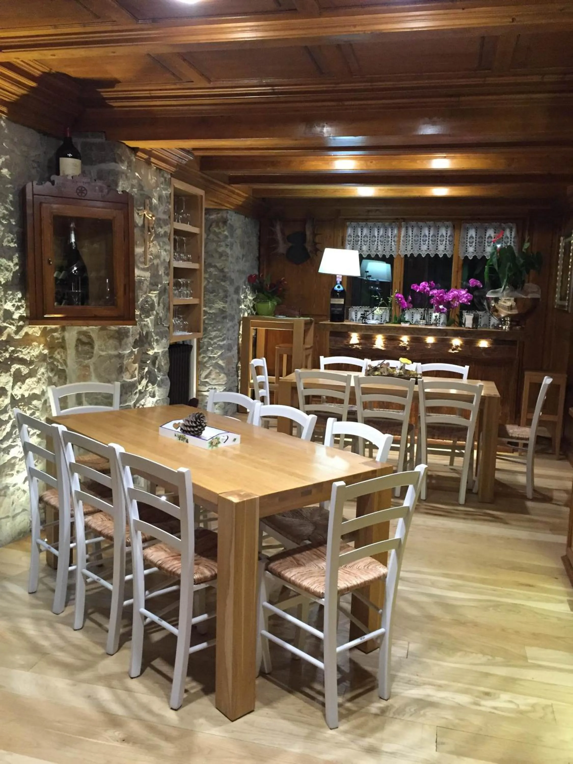 Restaurant/places to eat in Val Del Rio