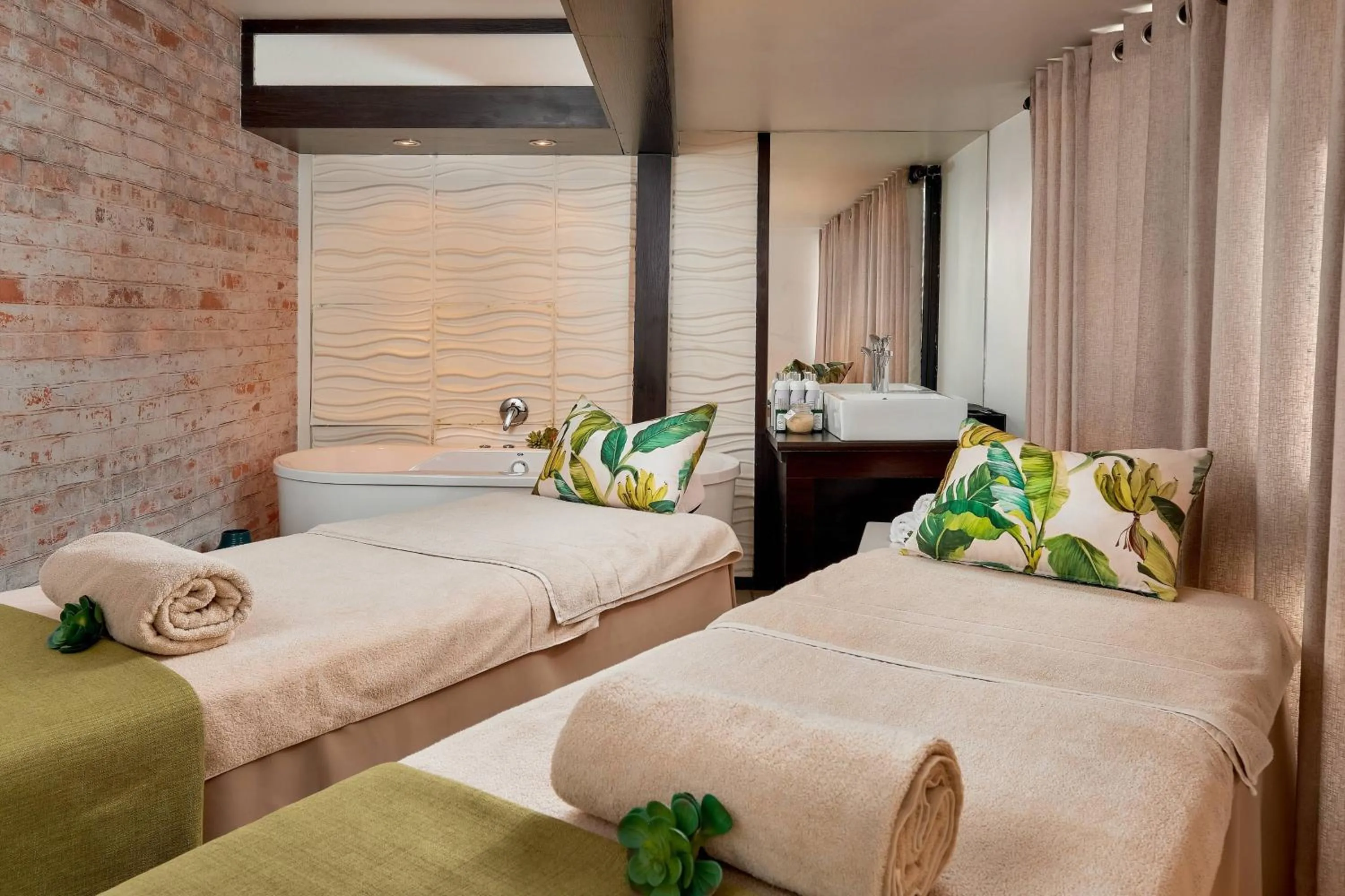 Spa and wellness centre/facilities, Bed in Protea Hotel by Marriott Midrand