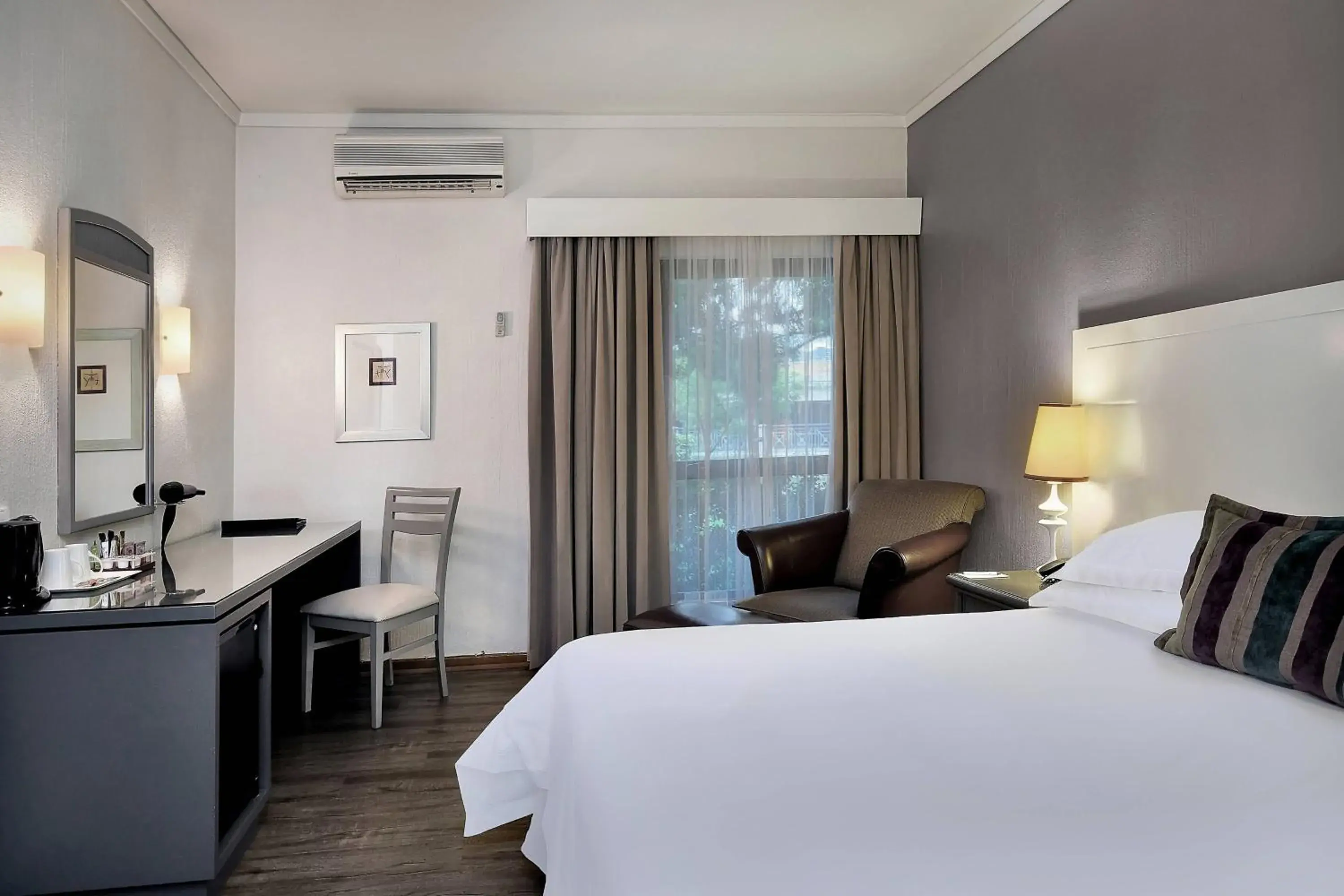 Guest room, 1 Queen Bed in Protea Hotel by Marriott Midrand Guest room, 1 Queen Bed in Protea Hotel by Marriott Midrand