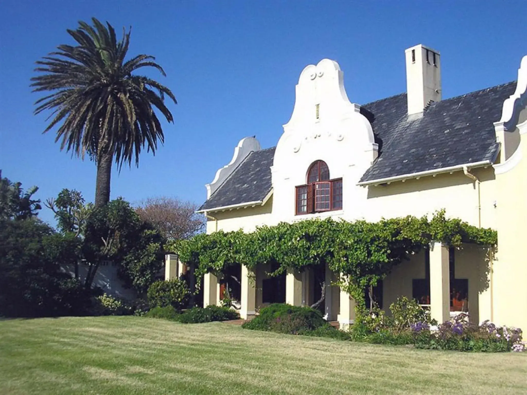 Facade/entrance in Cotswold House Facade/entrance in Cotswold House
