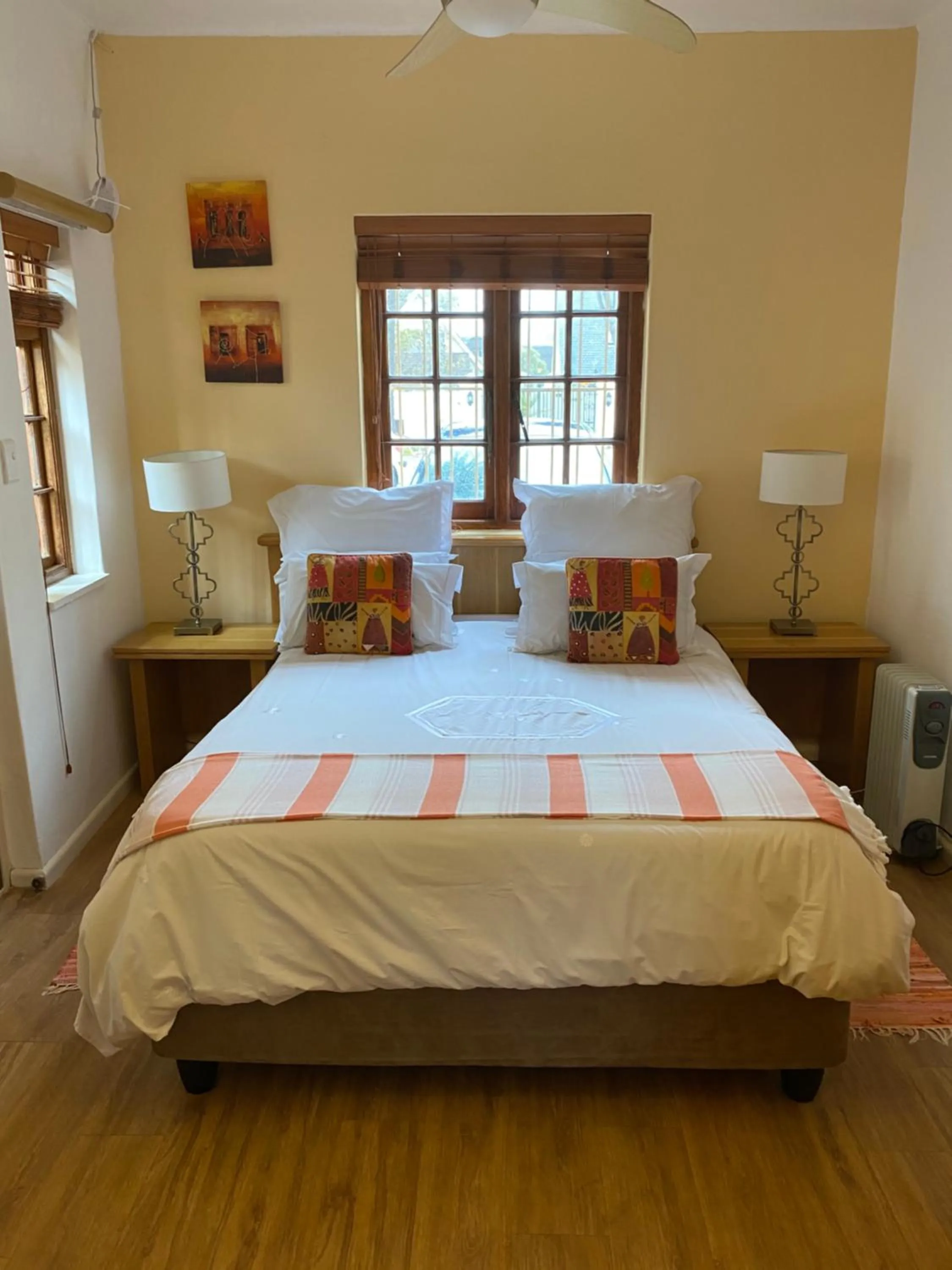 Bedroom, Bed in Cotswold House