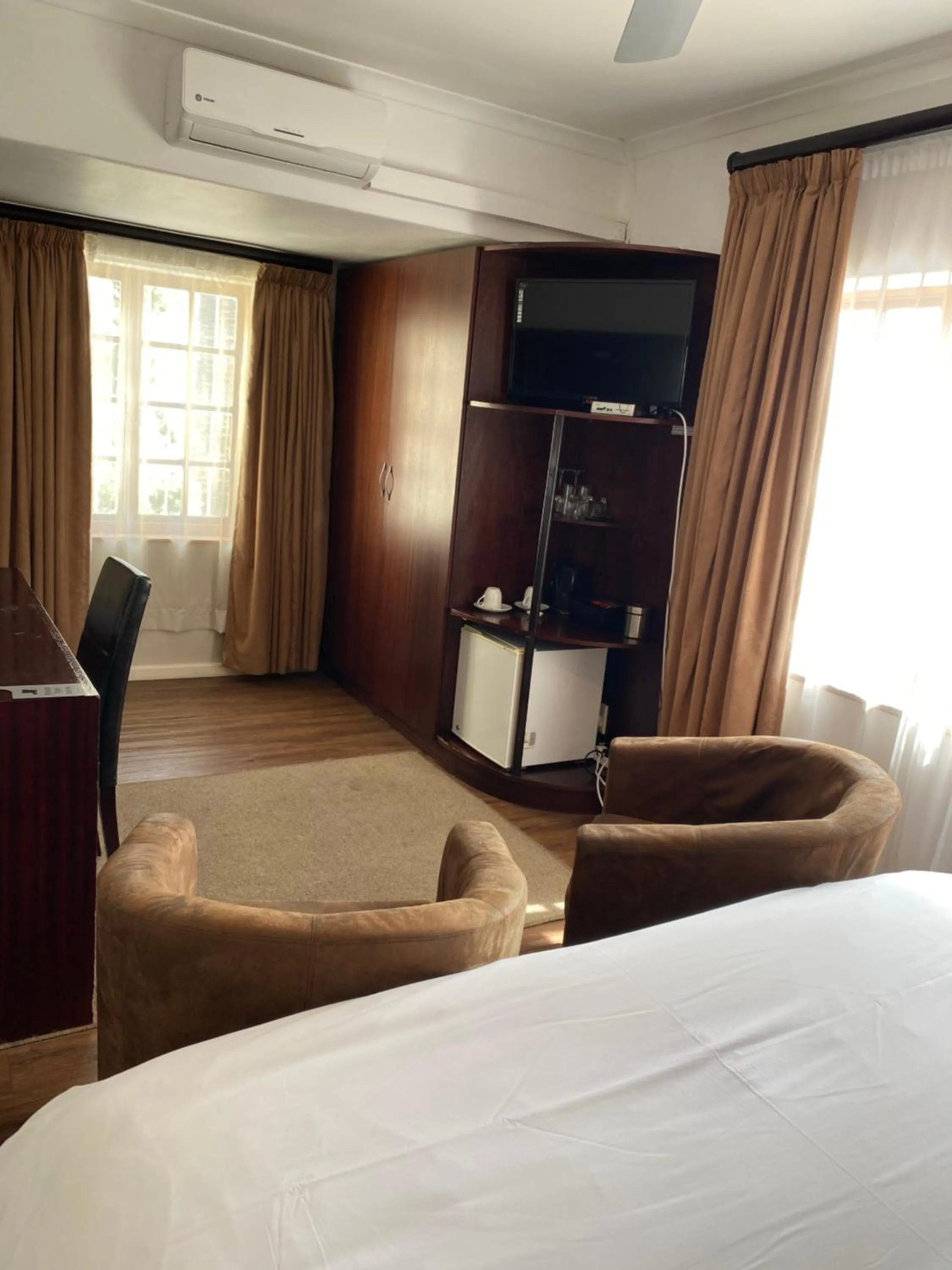 Bedroom, Bed in Cotswold House