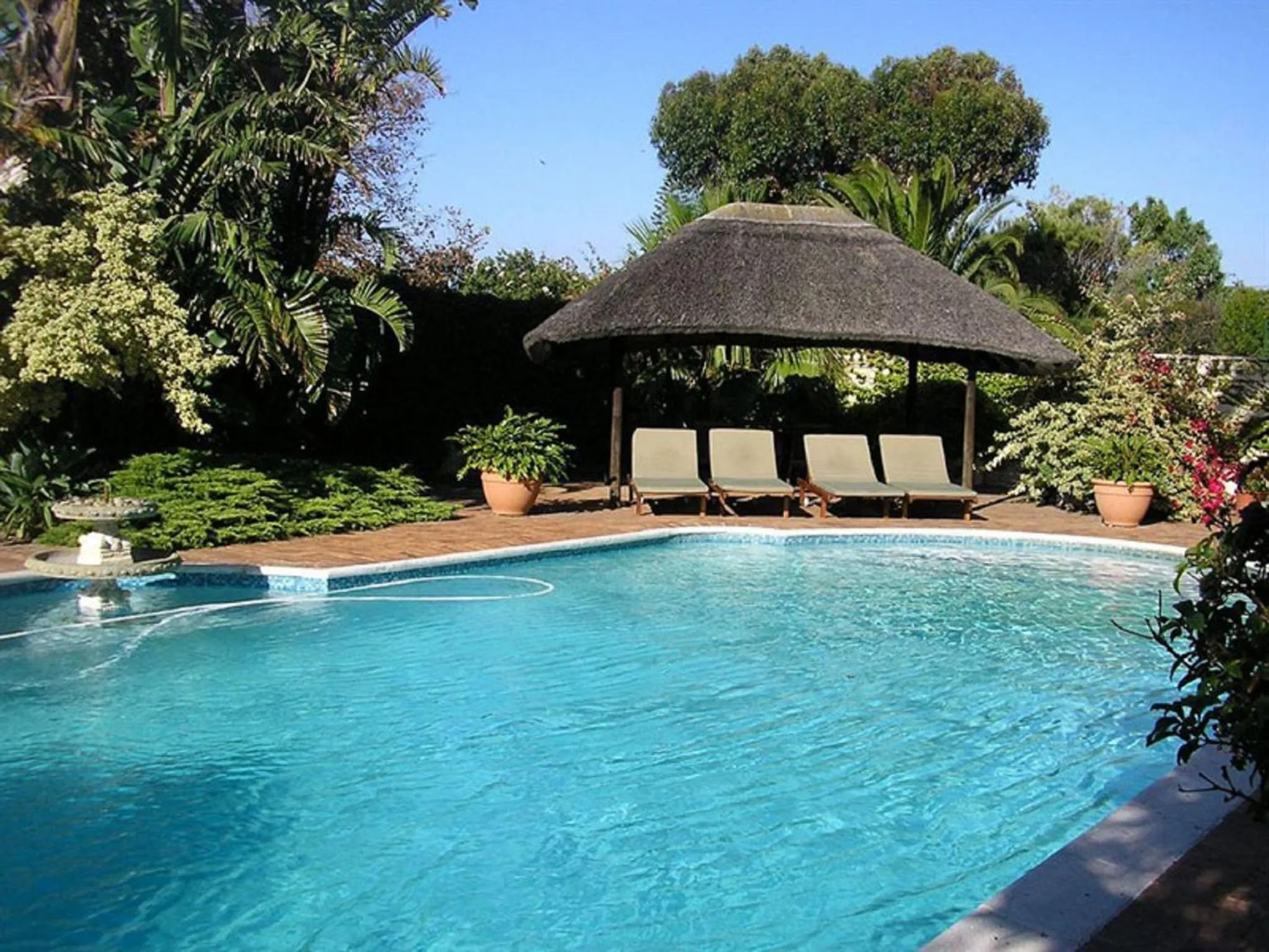 Swimming pool in Cotswold House