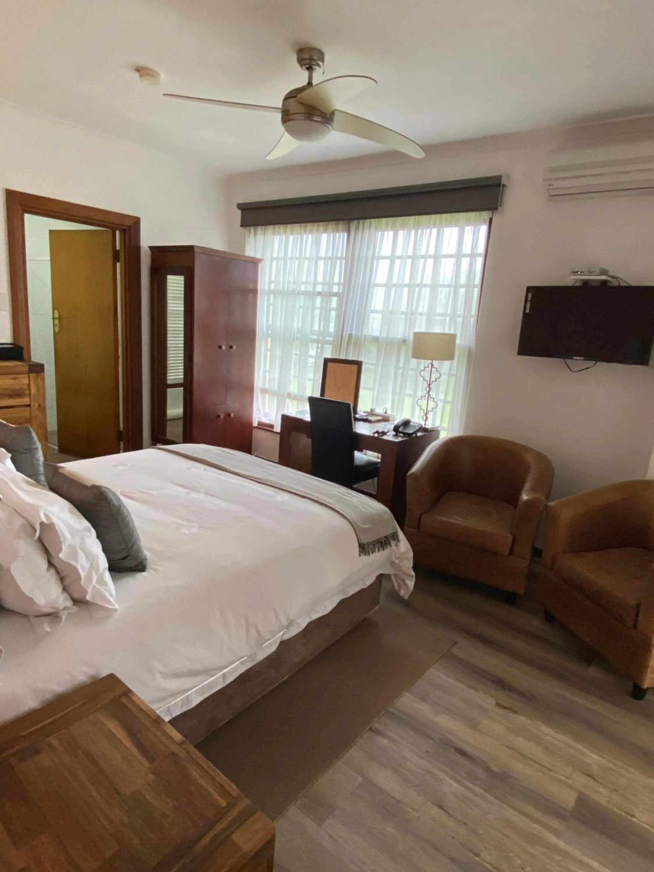 Bedroom, Bed in Cotswold House