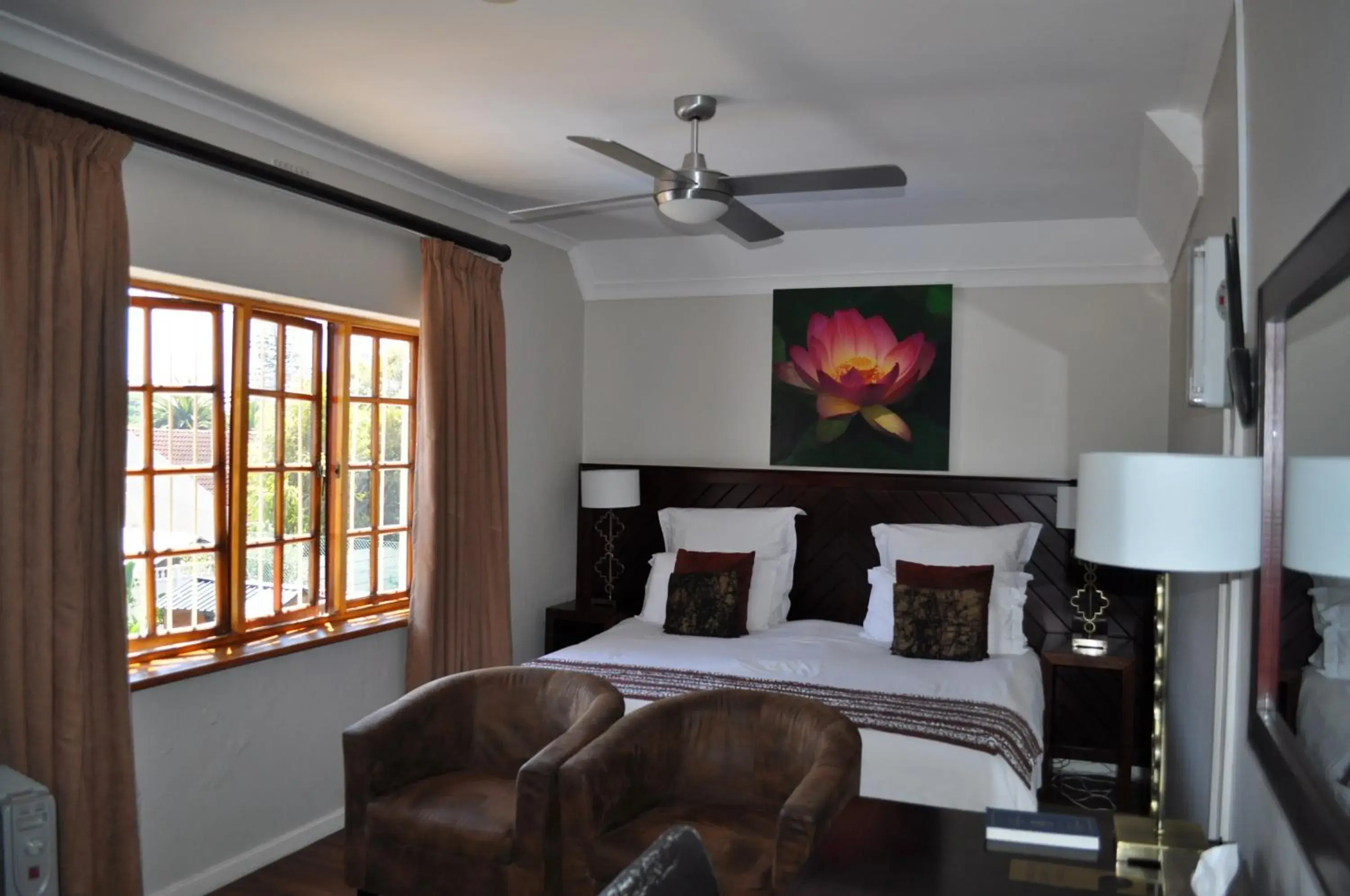 Double or Twin Room with Pool View - single occupancy in Cotswold House Double or Twin Room with Pool View - single occupancy in Cotswold House