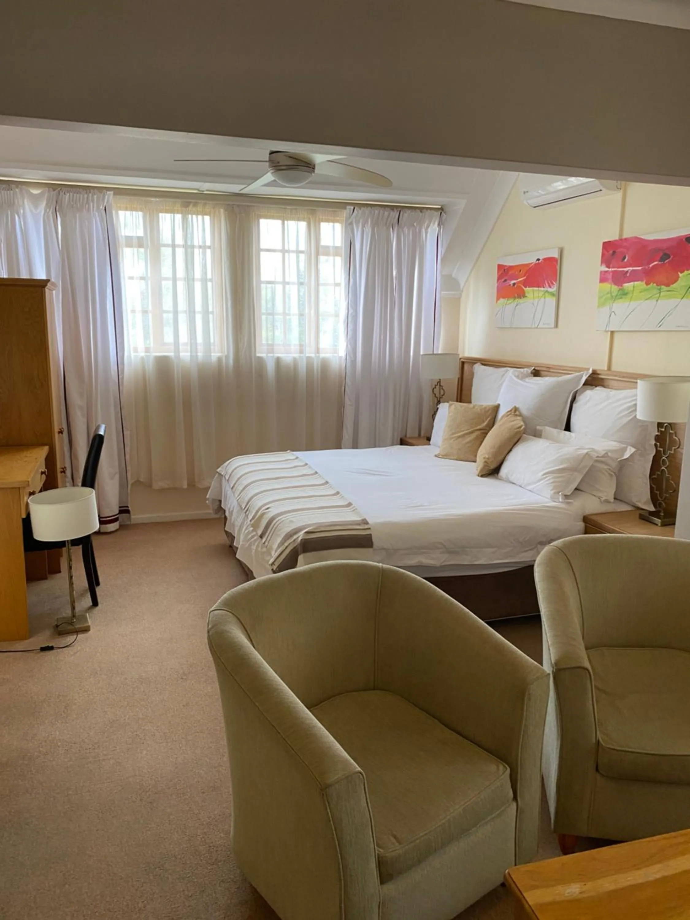 Bedroom, Bed in Cotswold House