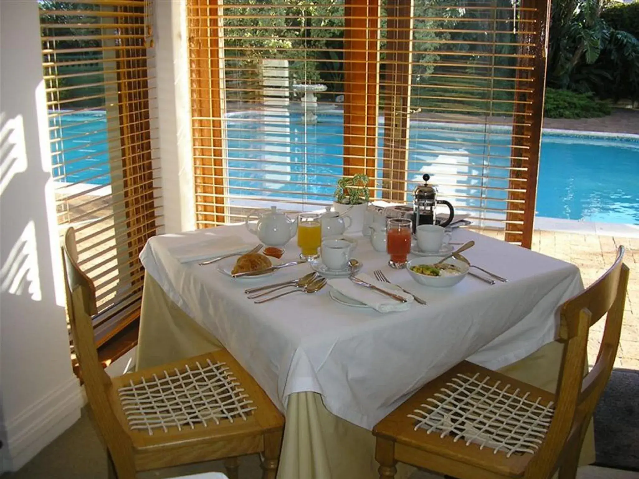 Restaurant/places to eat in Cotswold House Restaurant/places to eat in Cotswold House