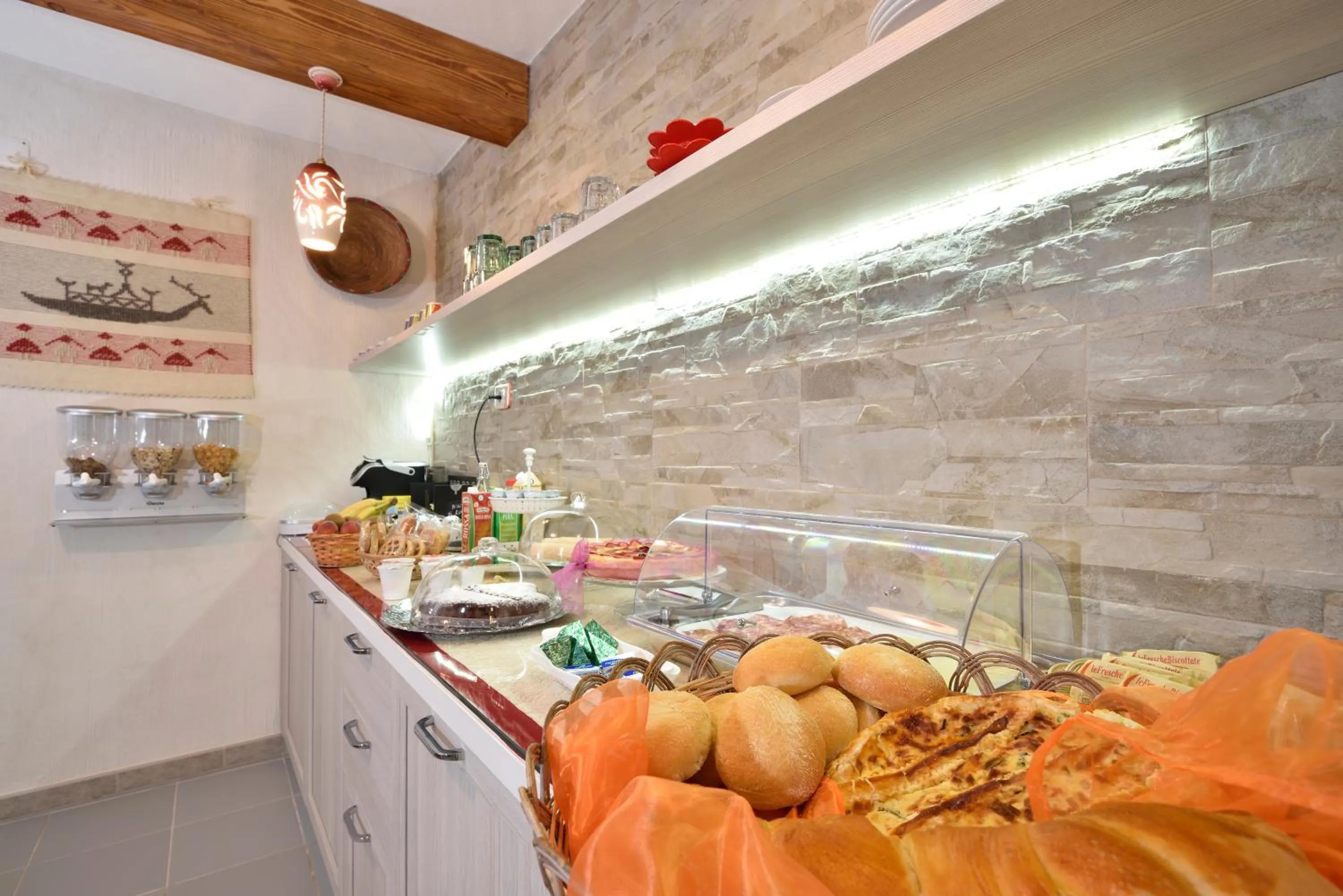 Buffet breakfast in B&B Issicoro
