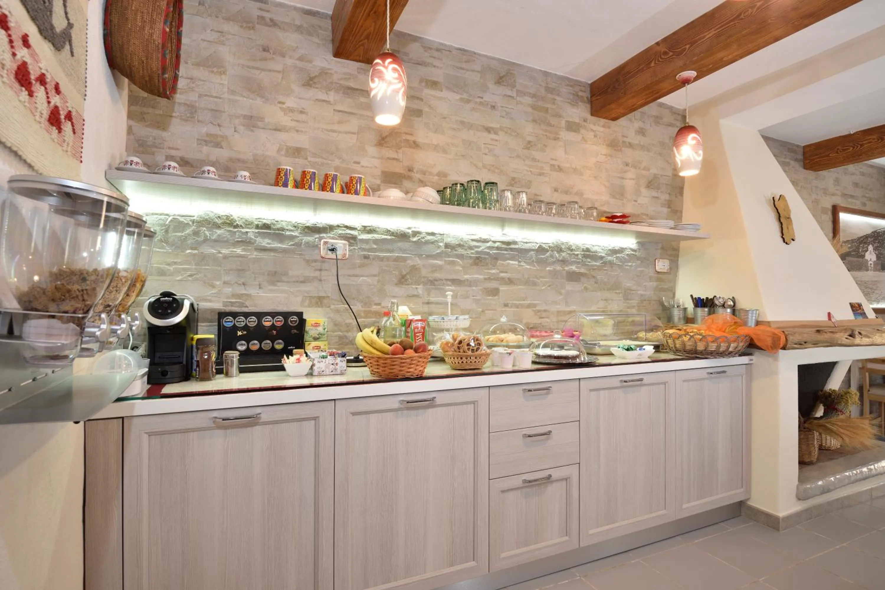 Buffet breakfast in B&B Issicoro