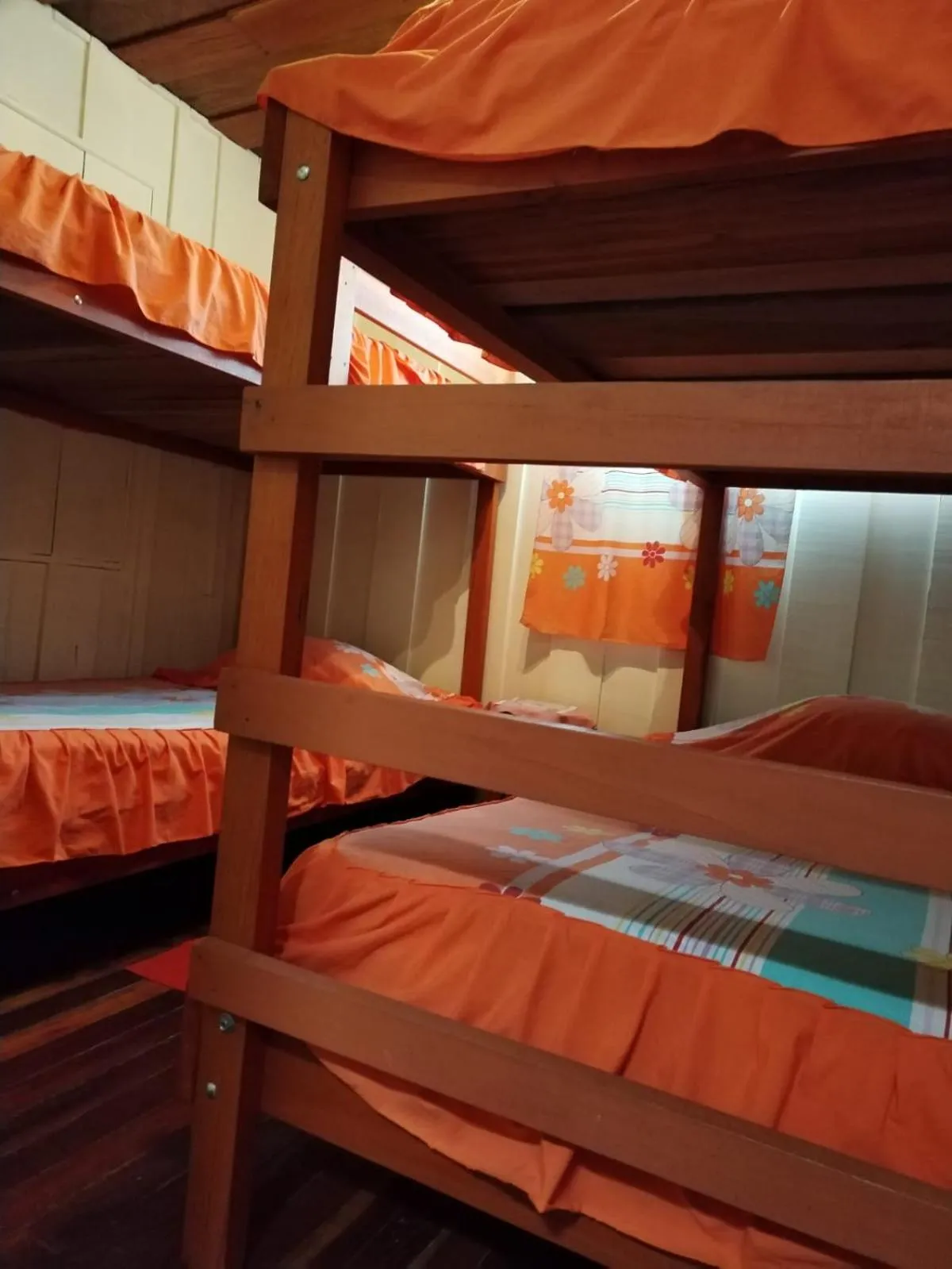 Property building, Bed in Pensión y Cabinas Colibrí B&B Costa Rica