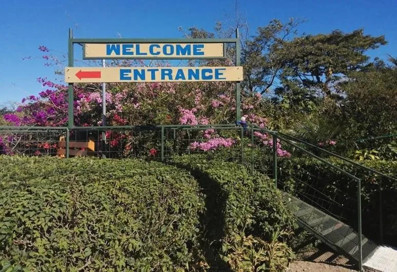 Property building in Pensión y Cabinas Colibrí B&B Costa Rica