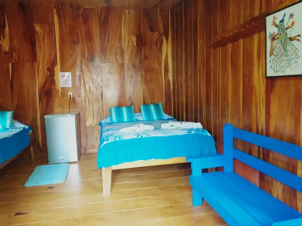 Photo of the whole room, Bed in Pensión y Cabinas Colibrí B&B Costa Rica
