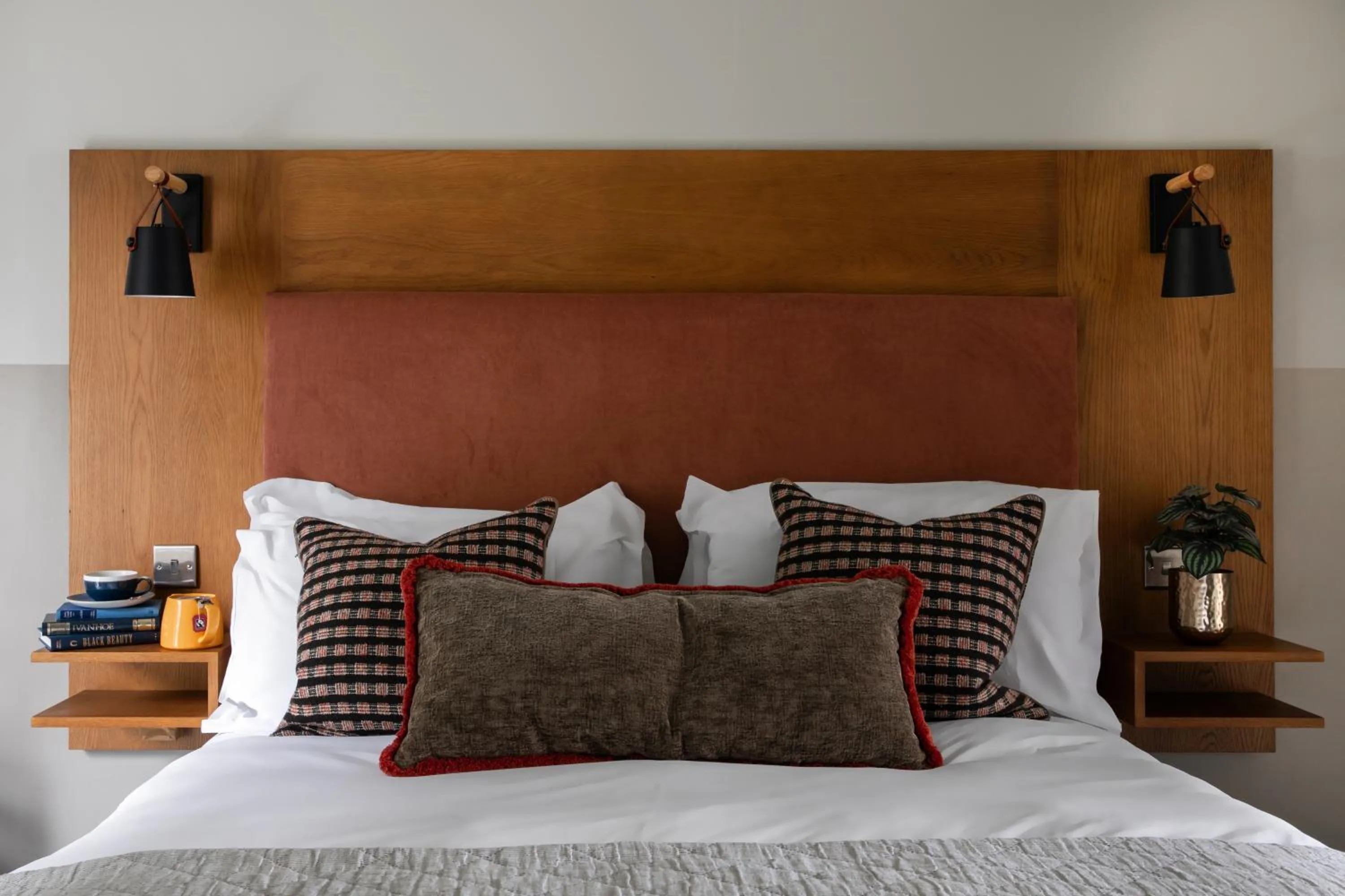 Bedroom, Bed in Worplesdon Place Hotel