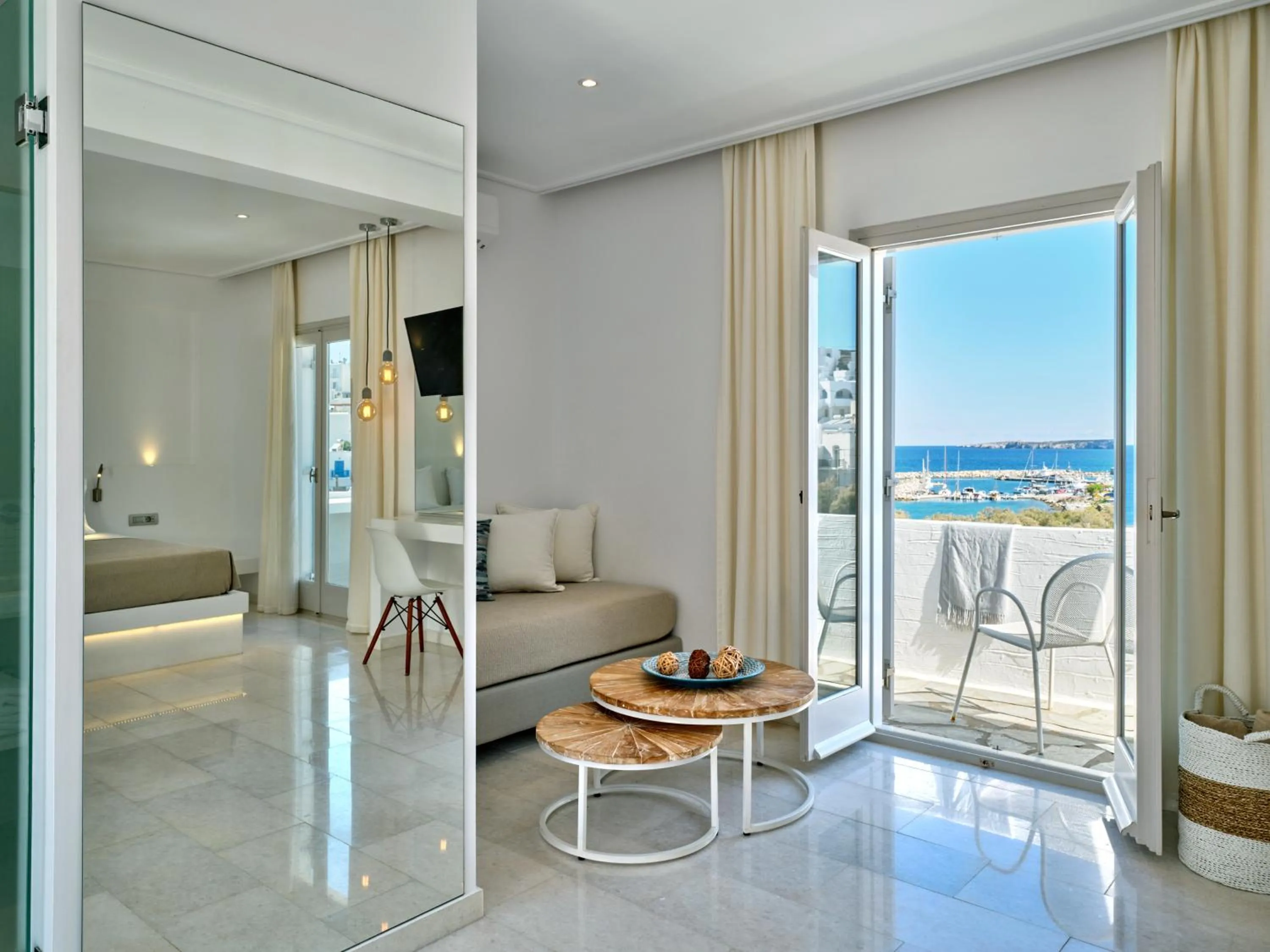 Seating area, Bed in Kanale's Rooms & Suites