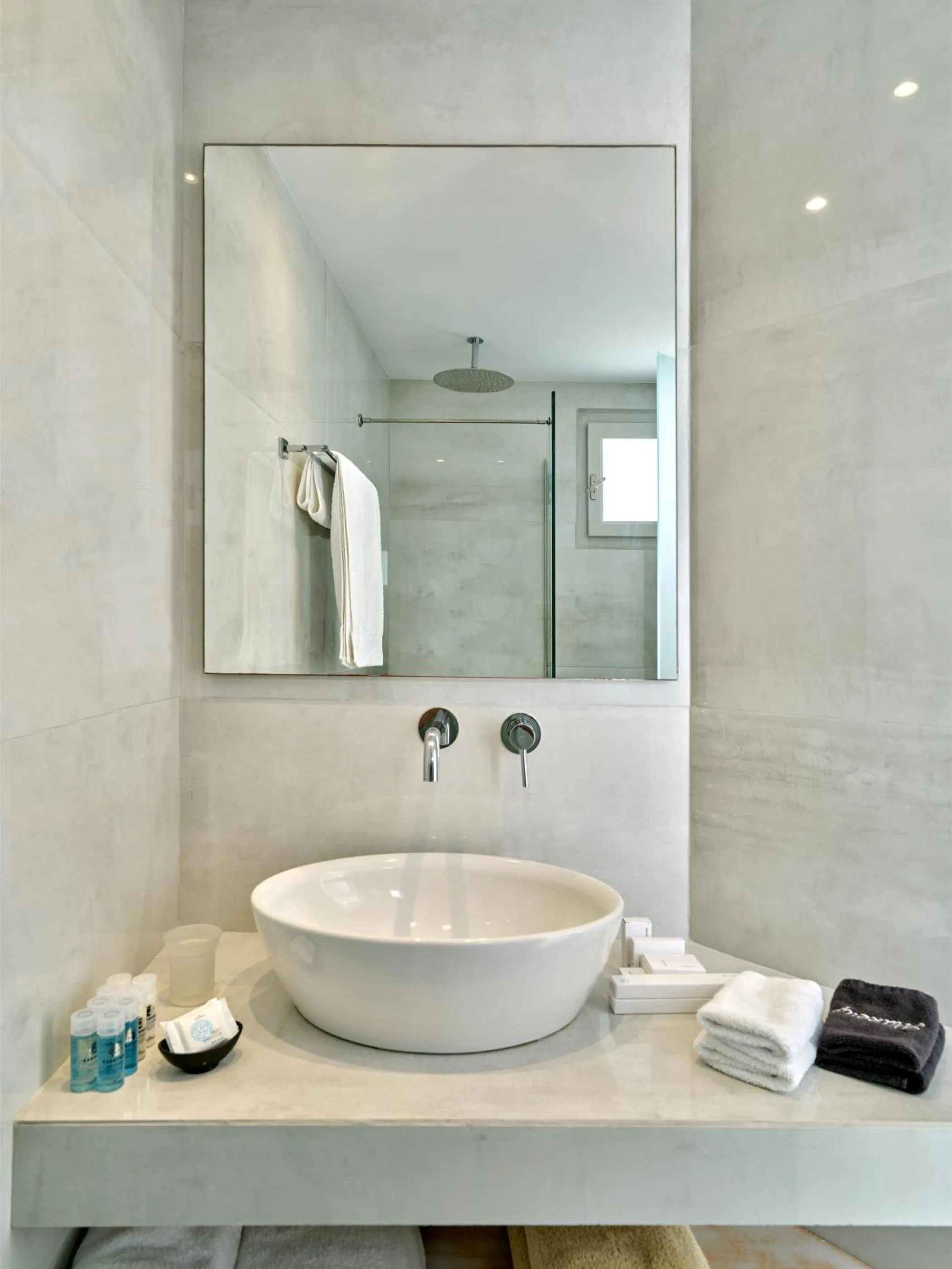 Bathroom in Kanale's Rooms & Suites