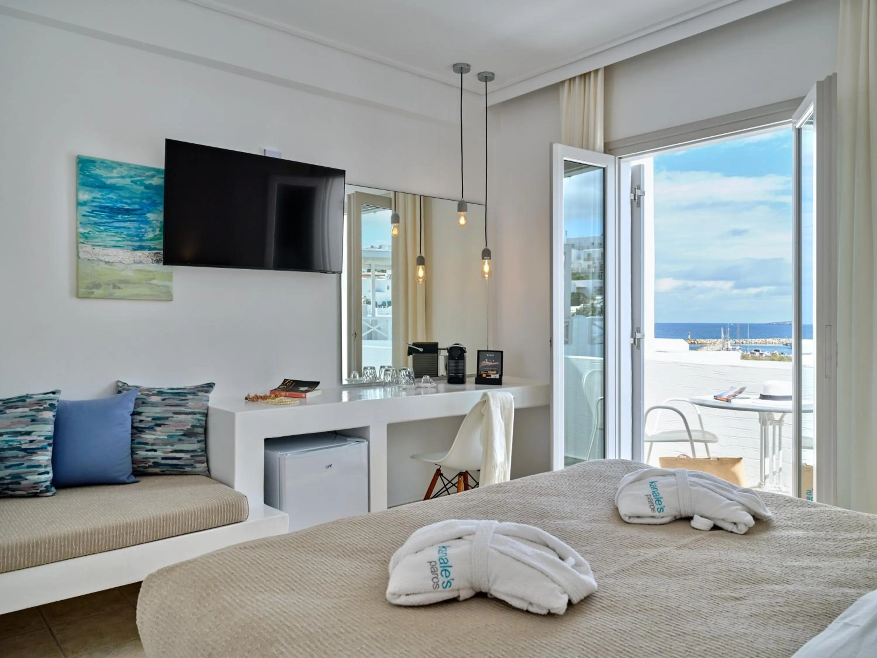 Seating area, Bed in Kanale's Rooms & Suites