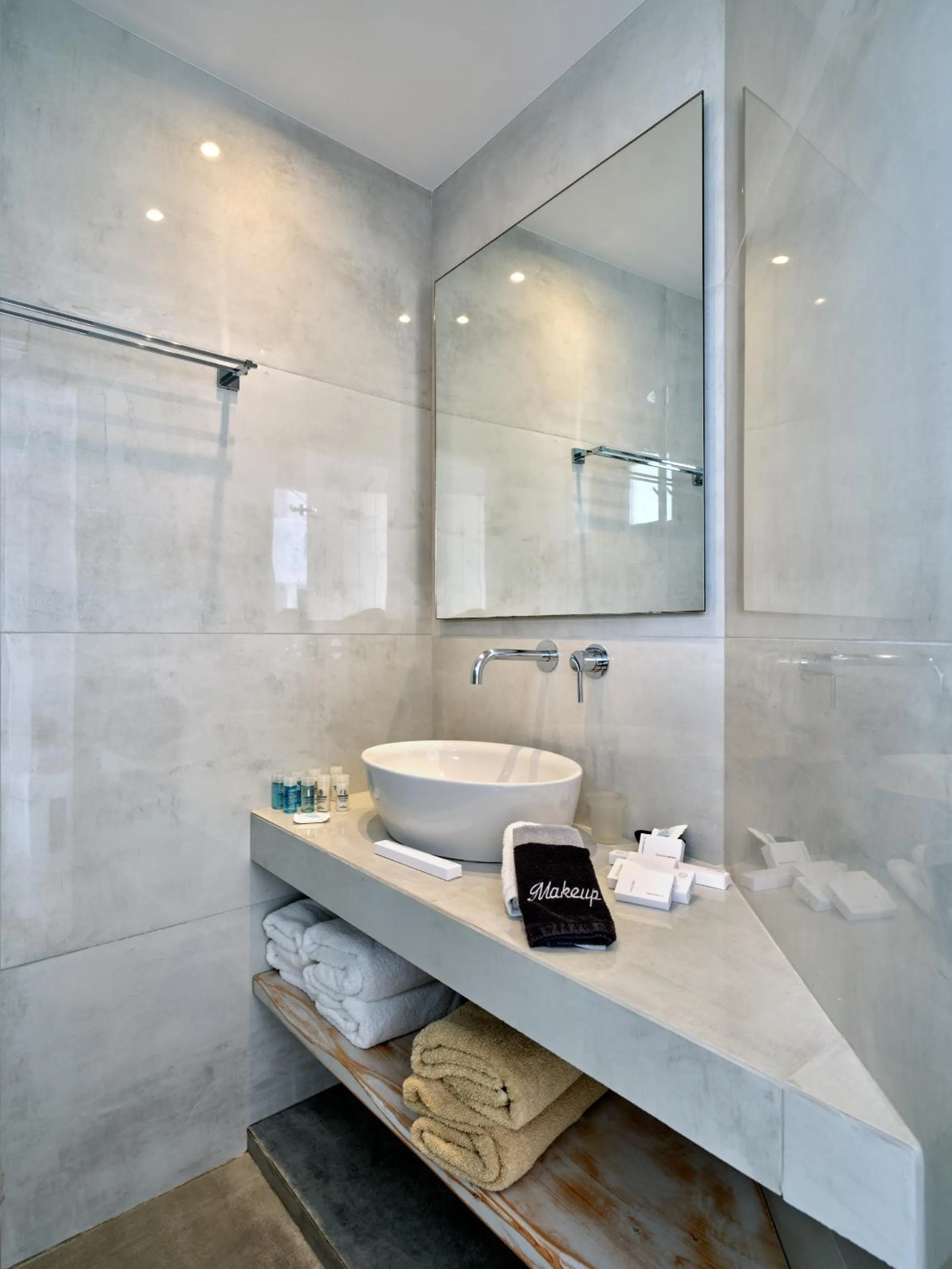 Bathroom in Kanale's Rooms & Suites