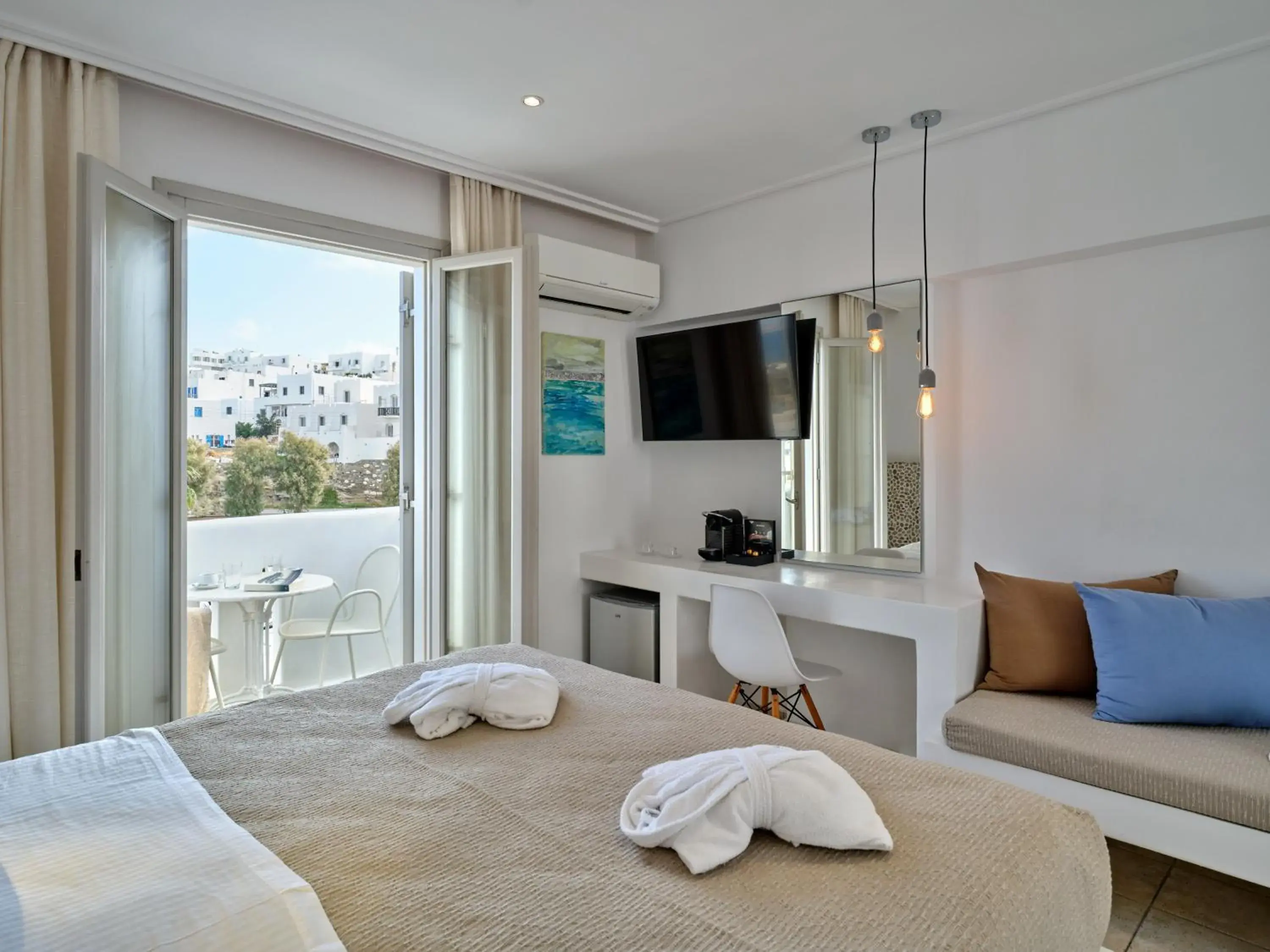 Deluxe Double or Twin Room with Balcony in Kanale's Rooms & Suites Deluxe Double or Twin Room with Balcony in Kanale's Rooms & Suites