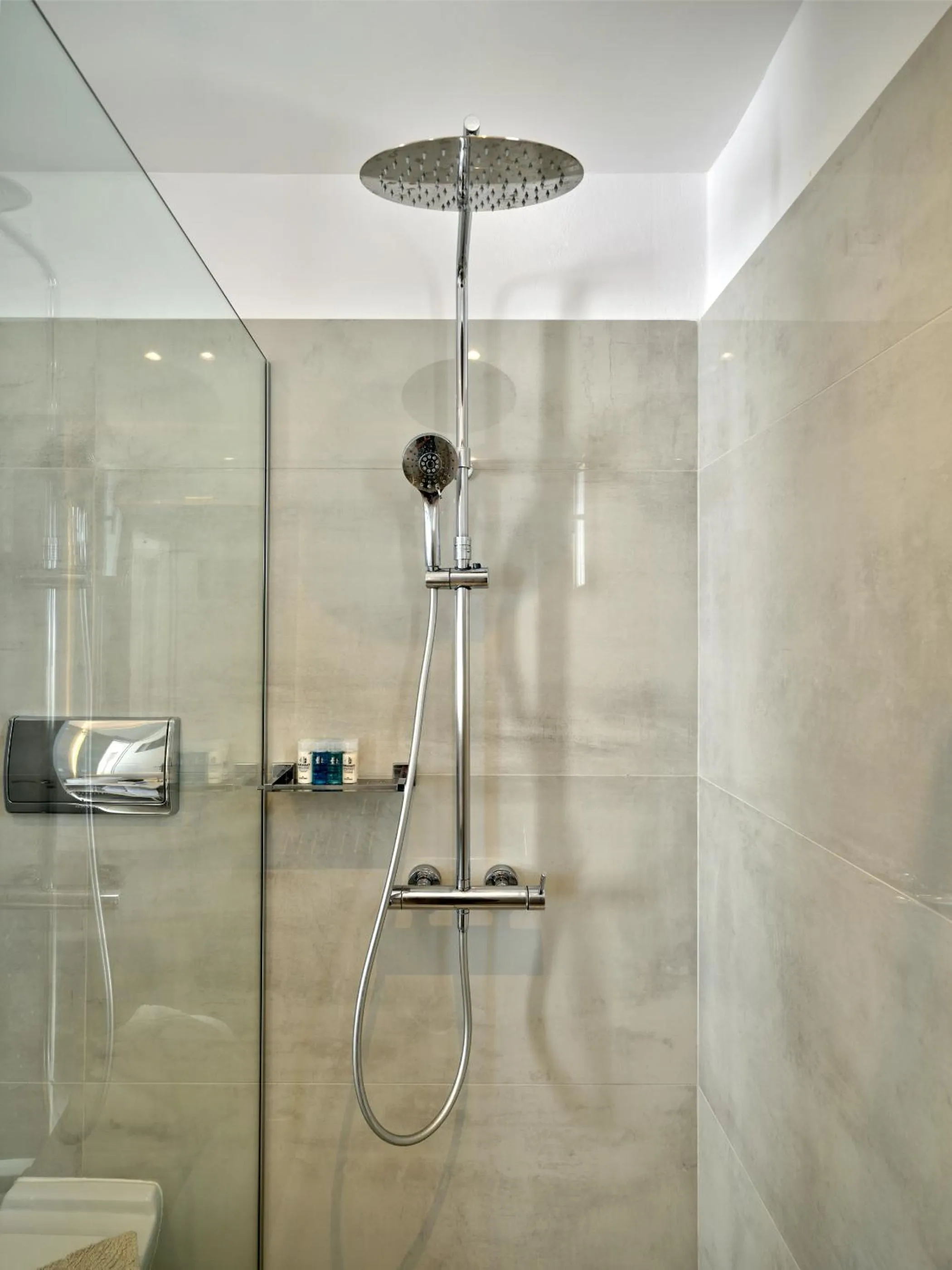 Bathroom in Kanale's Rooms & Suites