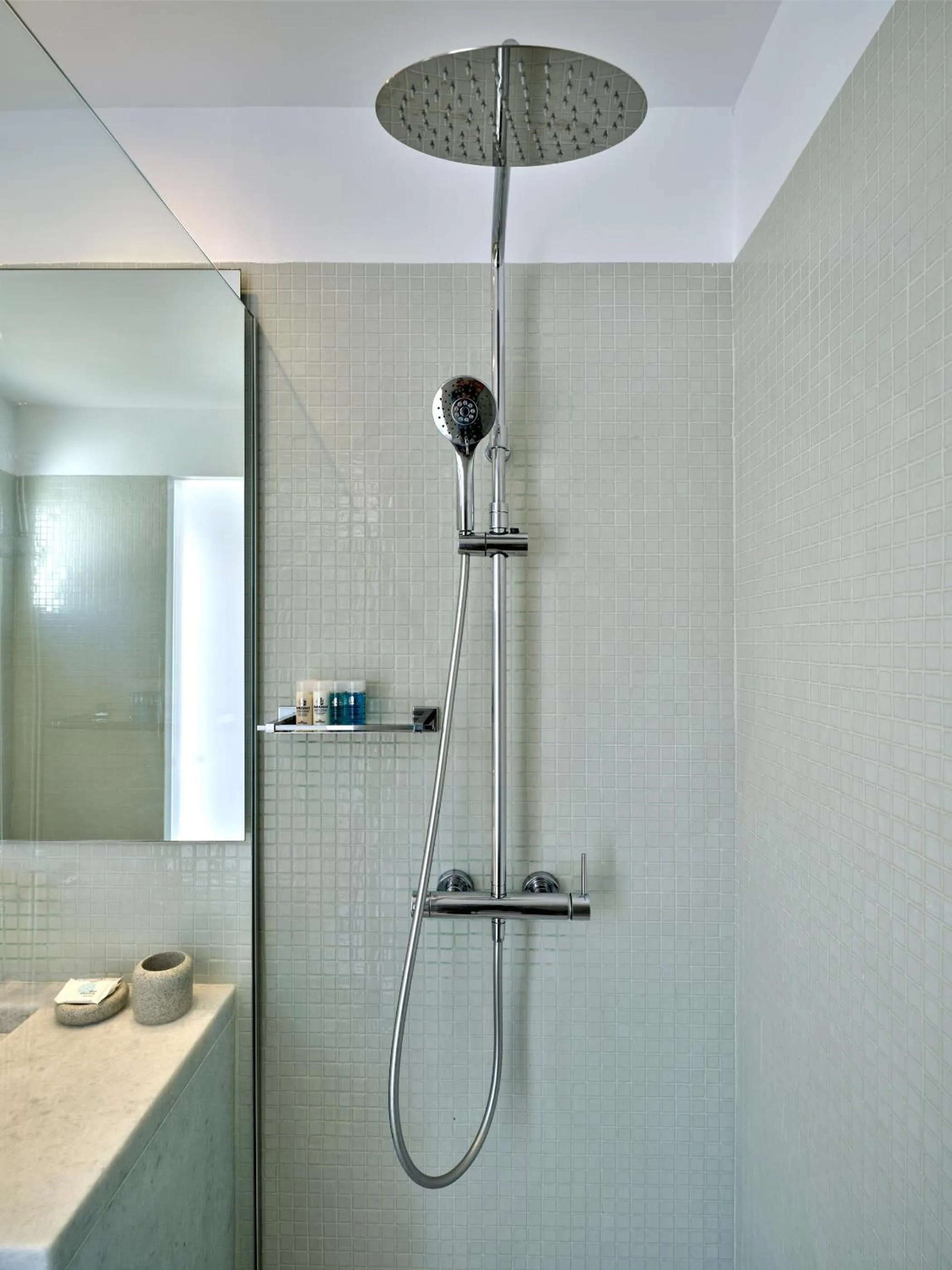 Shower in Kanale's Rooms & Suites
