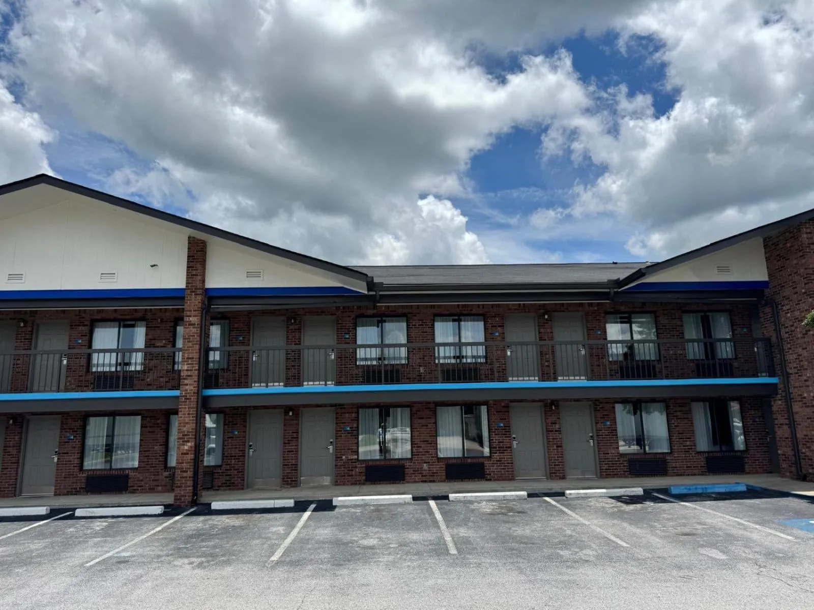 Property building in Days Inn by Wyndham Clanton AL