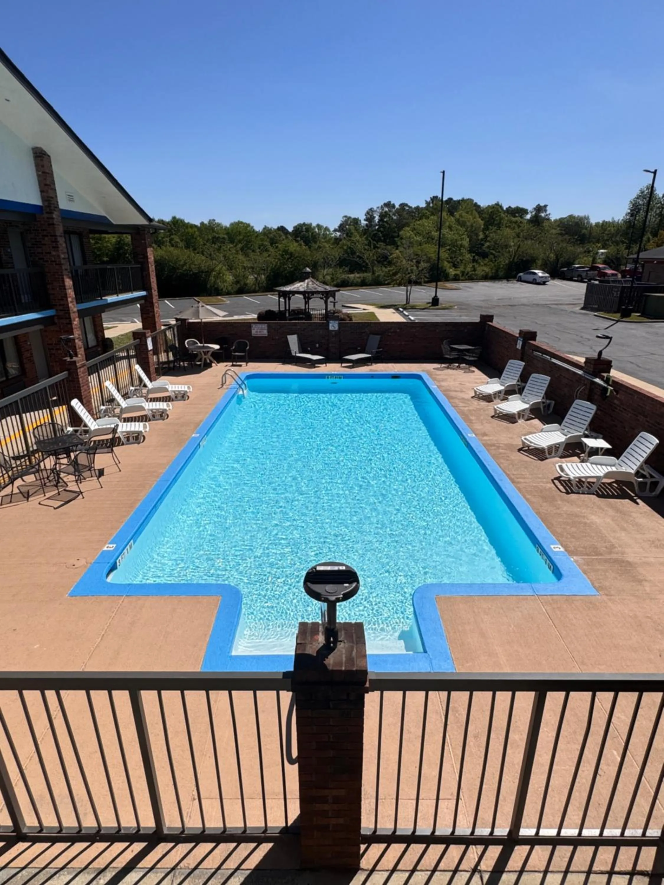 Swimming pool in Days Inn by Wyndham Clanton AL