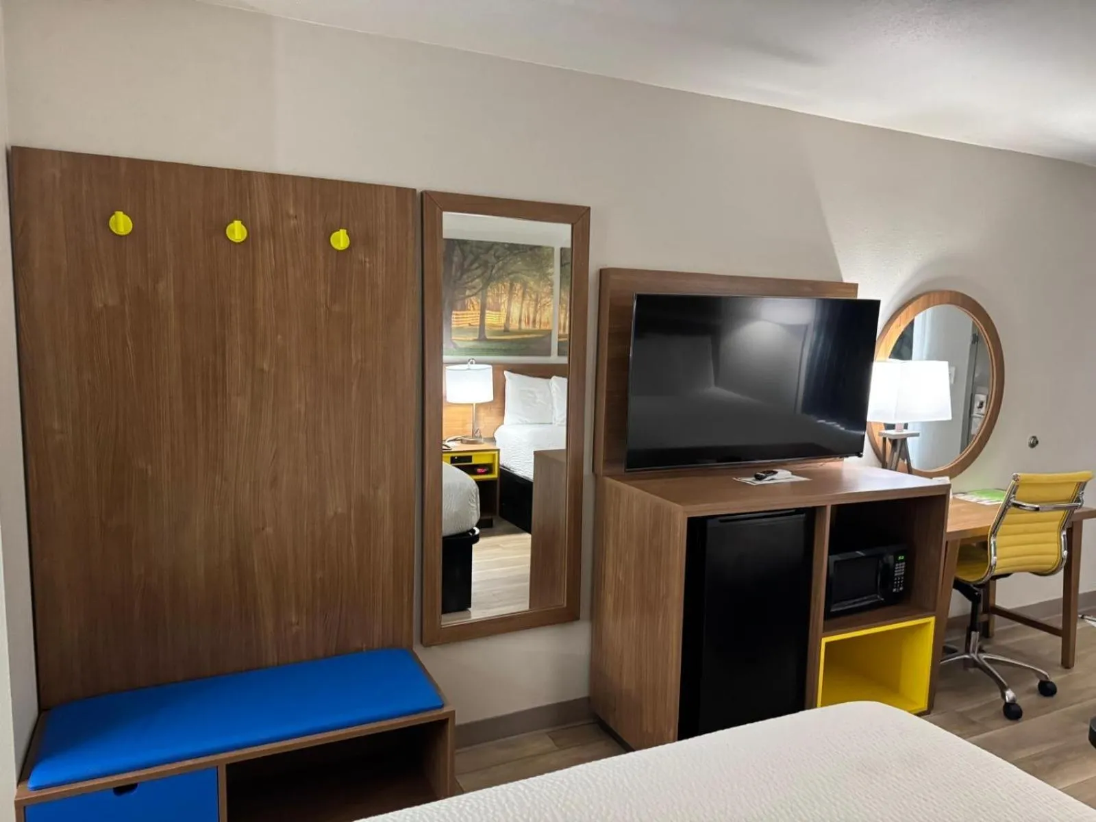 TV and multimedia, Bed in Days Inn by Wyndham Clanton AL