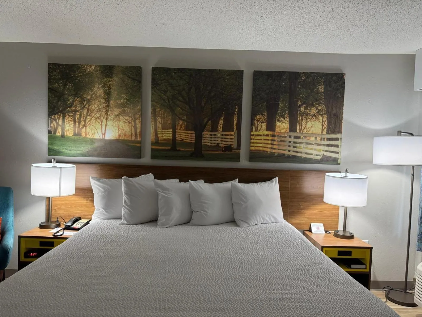 Bed in Days Inn by Wyndham Clanton AL