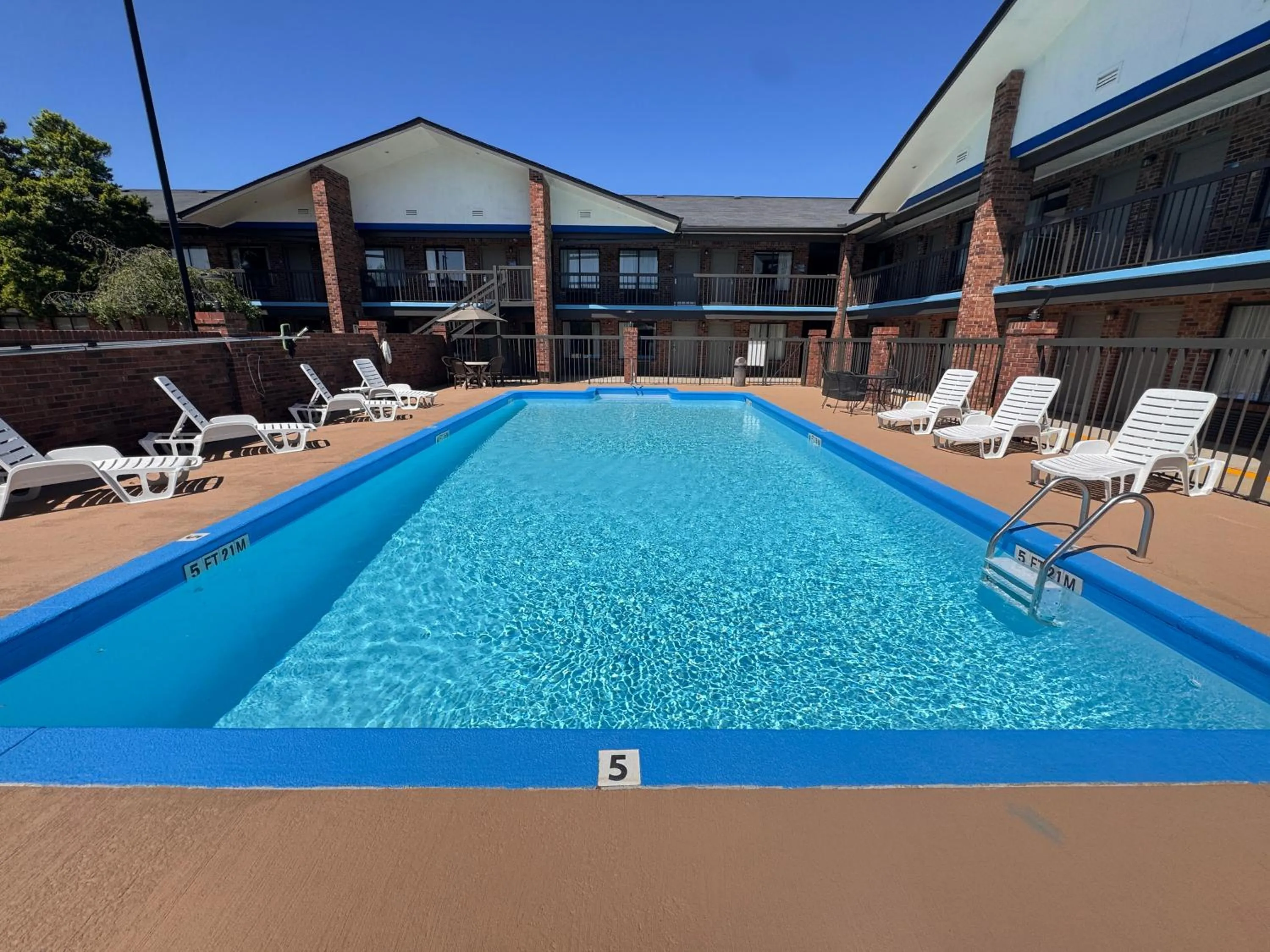 Swimming pool in Days Inn by Wyndham Clanton AL