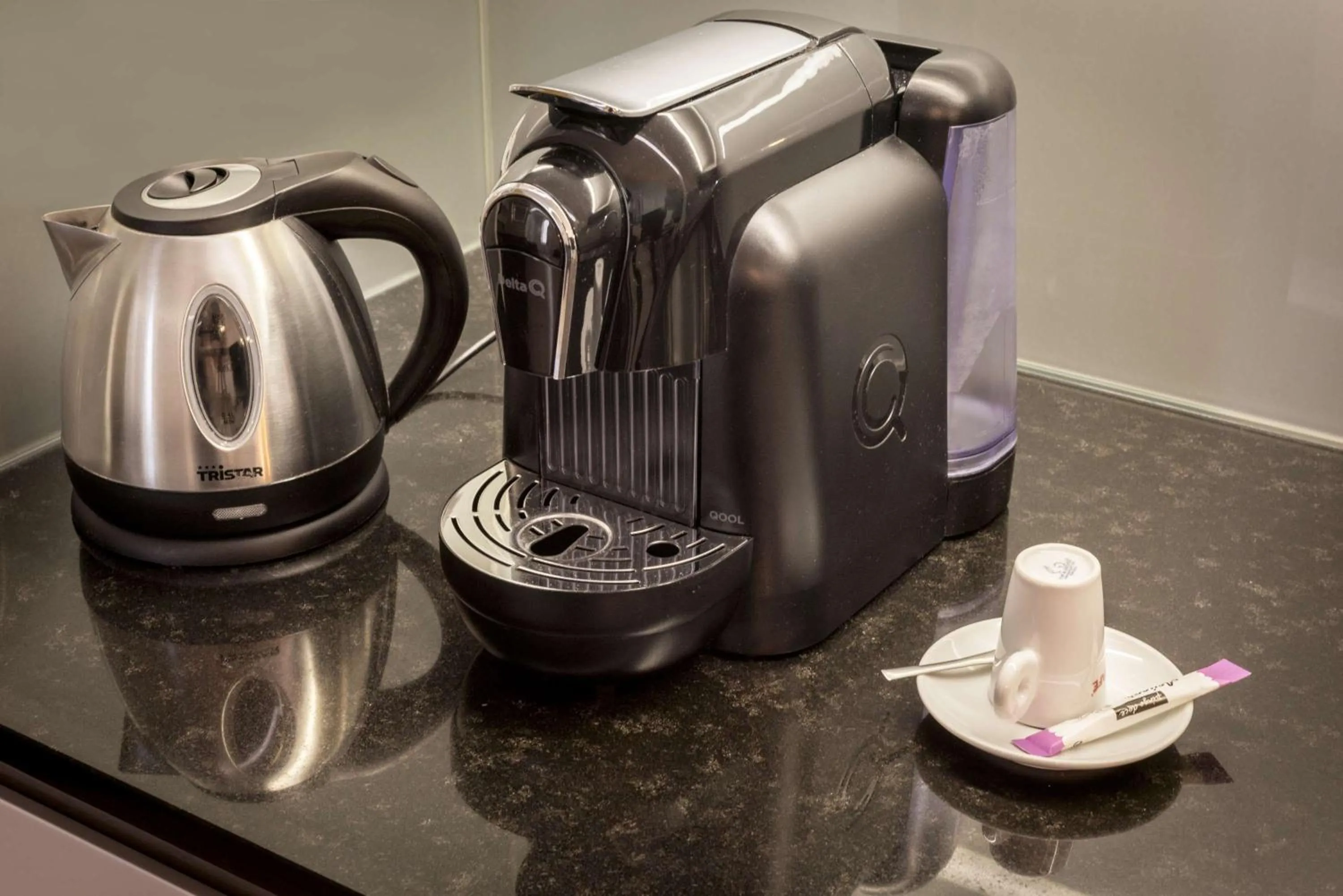 Coffee/tea facilities in Cathedral Design Apartments