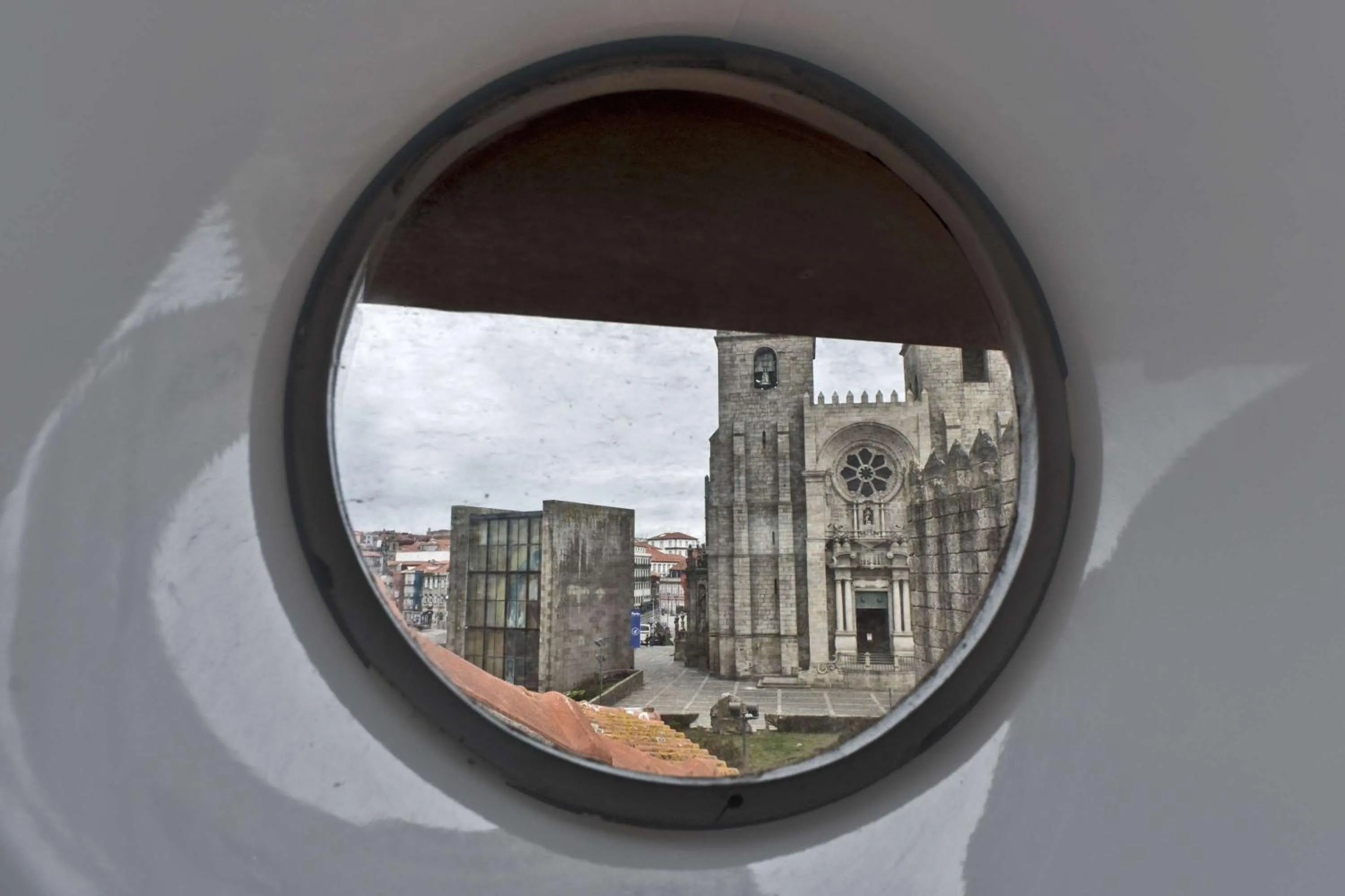 Decorative detail in Cathedral Design Apartments
