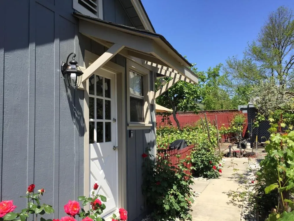 Andrea's Hidden Cottage