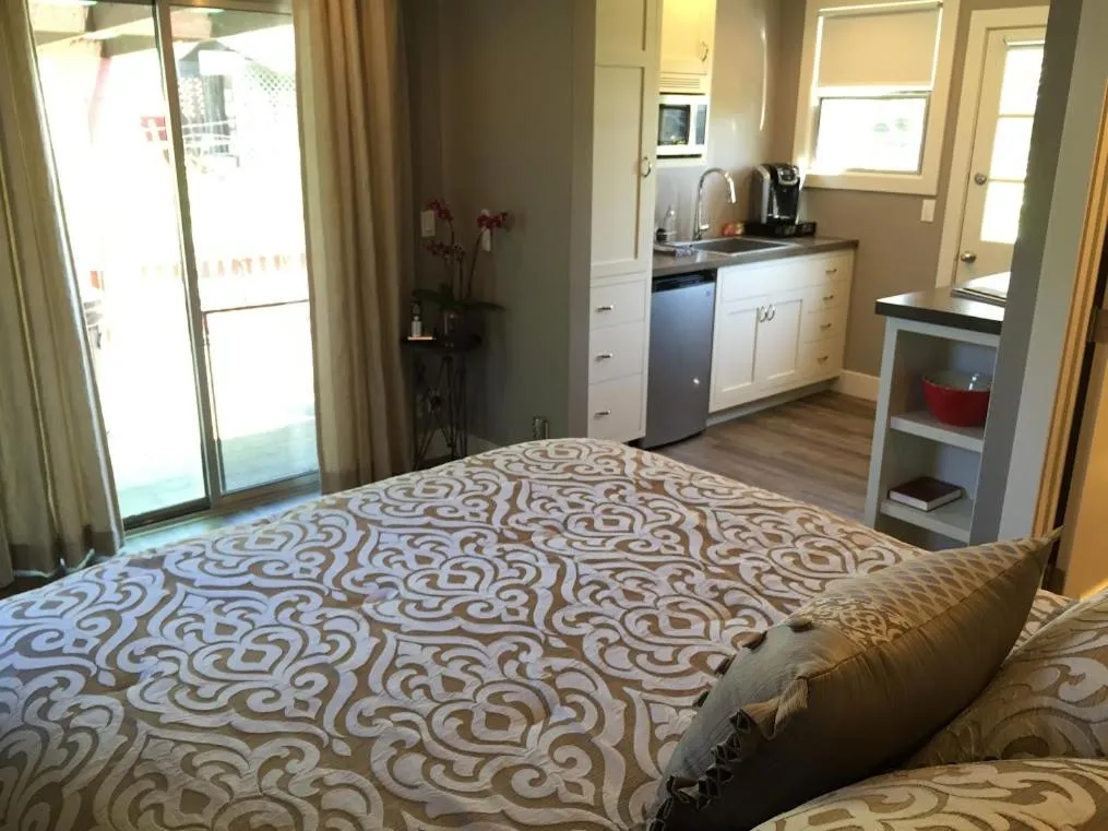 Bed in Andrea's Hidden Cottage