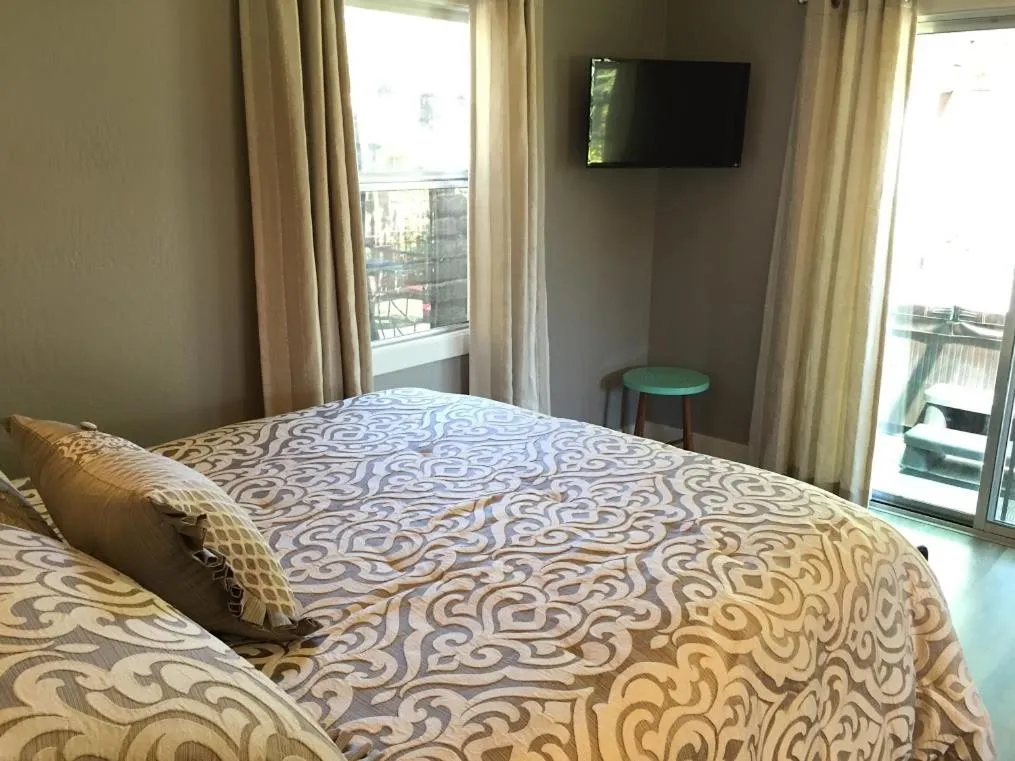 Bed in Andrea's Hidden Cottage