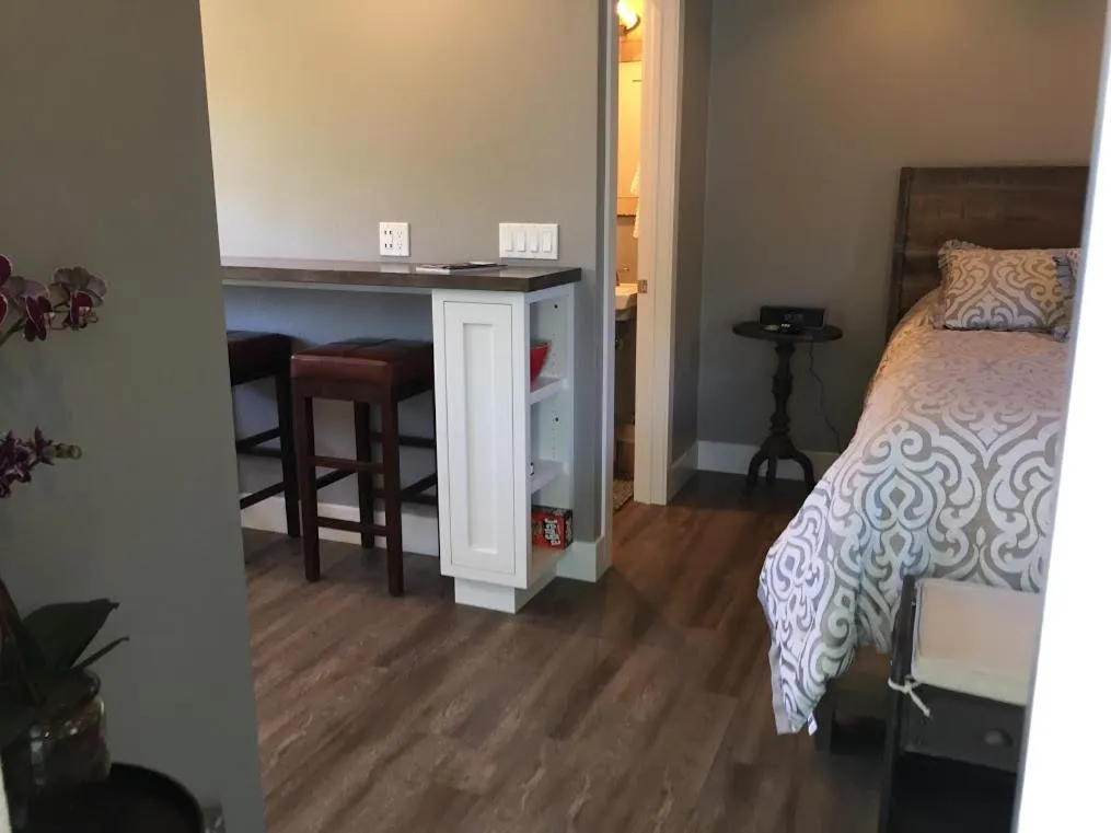 Bed in Andrea's Hidden Cottage