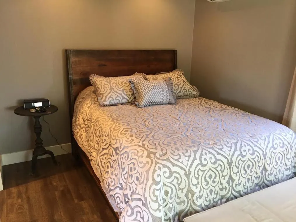 Bed in Andrea's Hidden Cottage