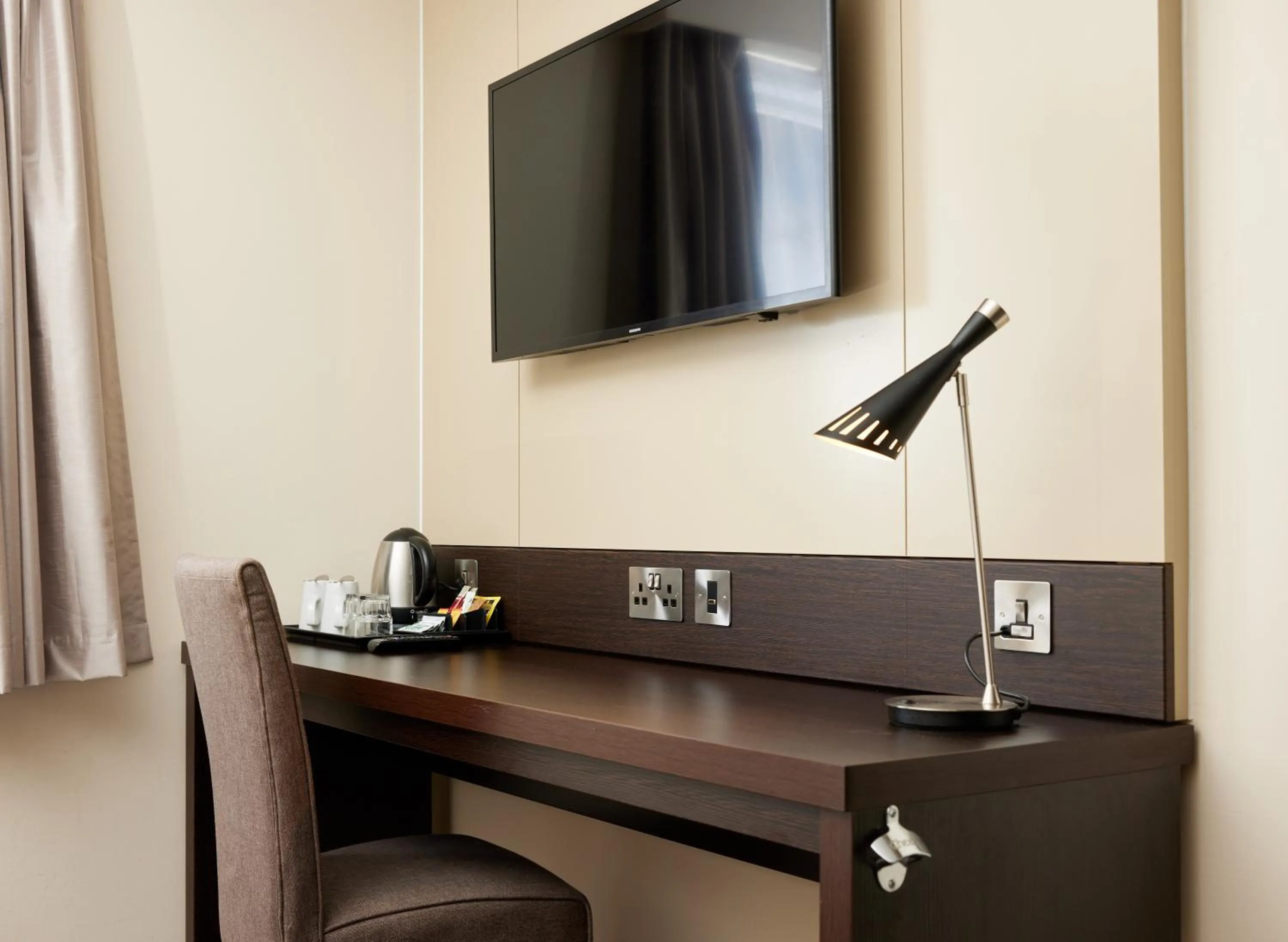 TV and multimedia in The Quays by Greene King Inns