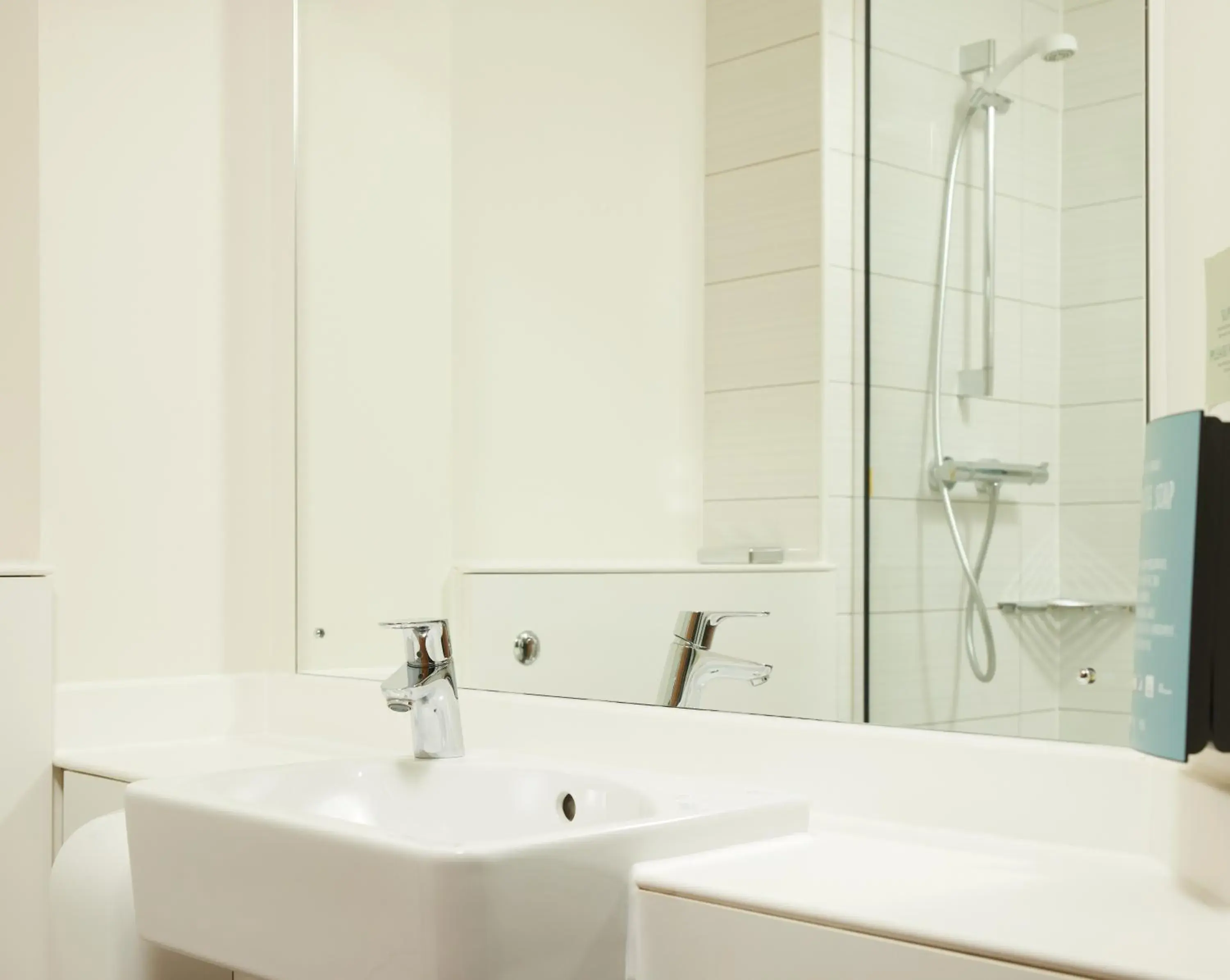 Twin Room in The Quays by Greene King Inns Twin Room in The Quays by Greene King Inns