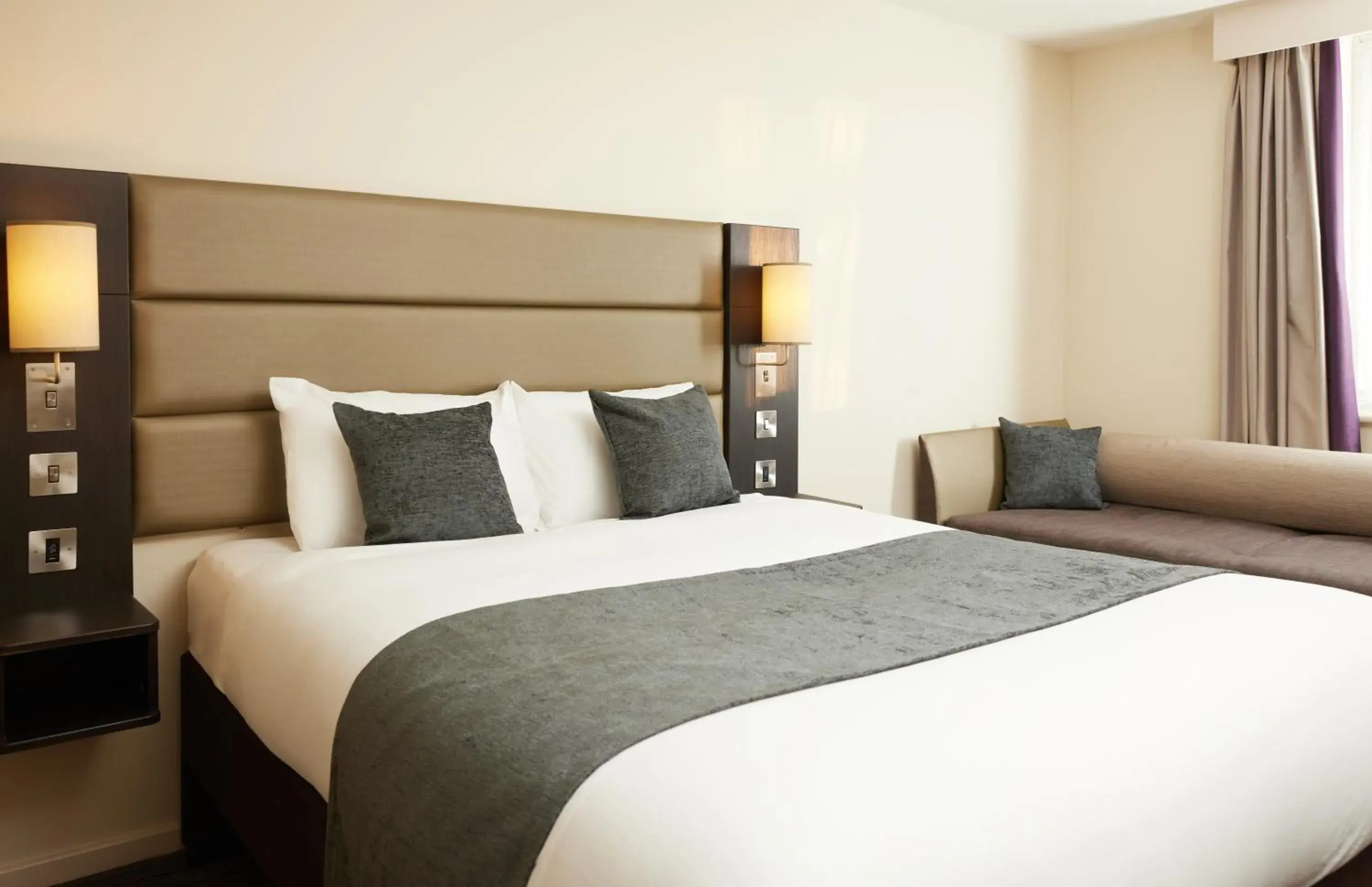 Double Room in The Quays by Greene King Inns Double Room in The Quays by Greene King Inns