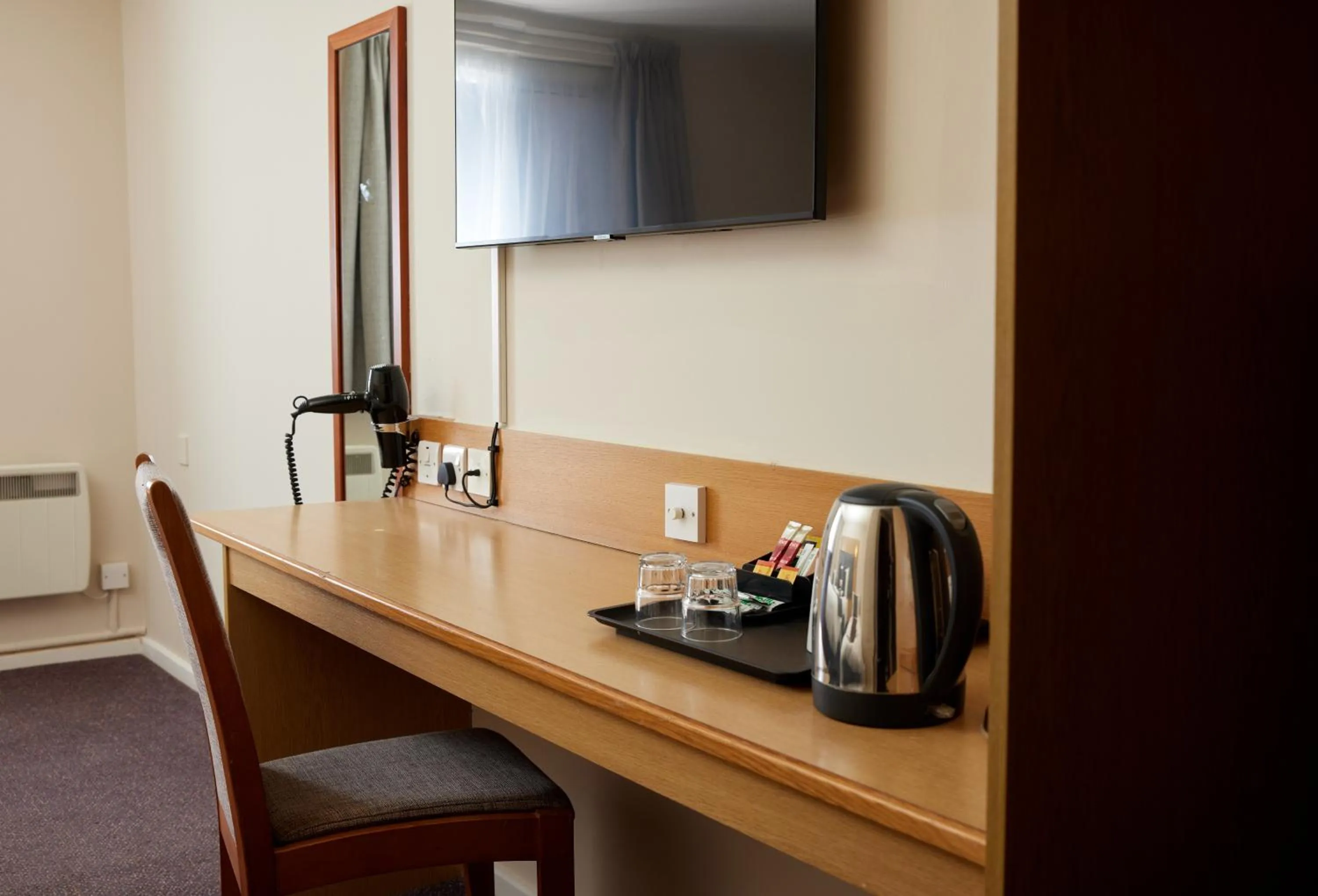 TV and multimedia in The Quays by Greene King Inns