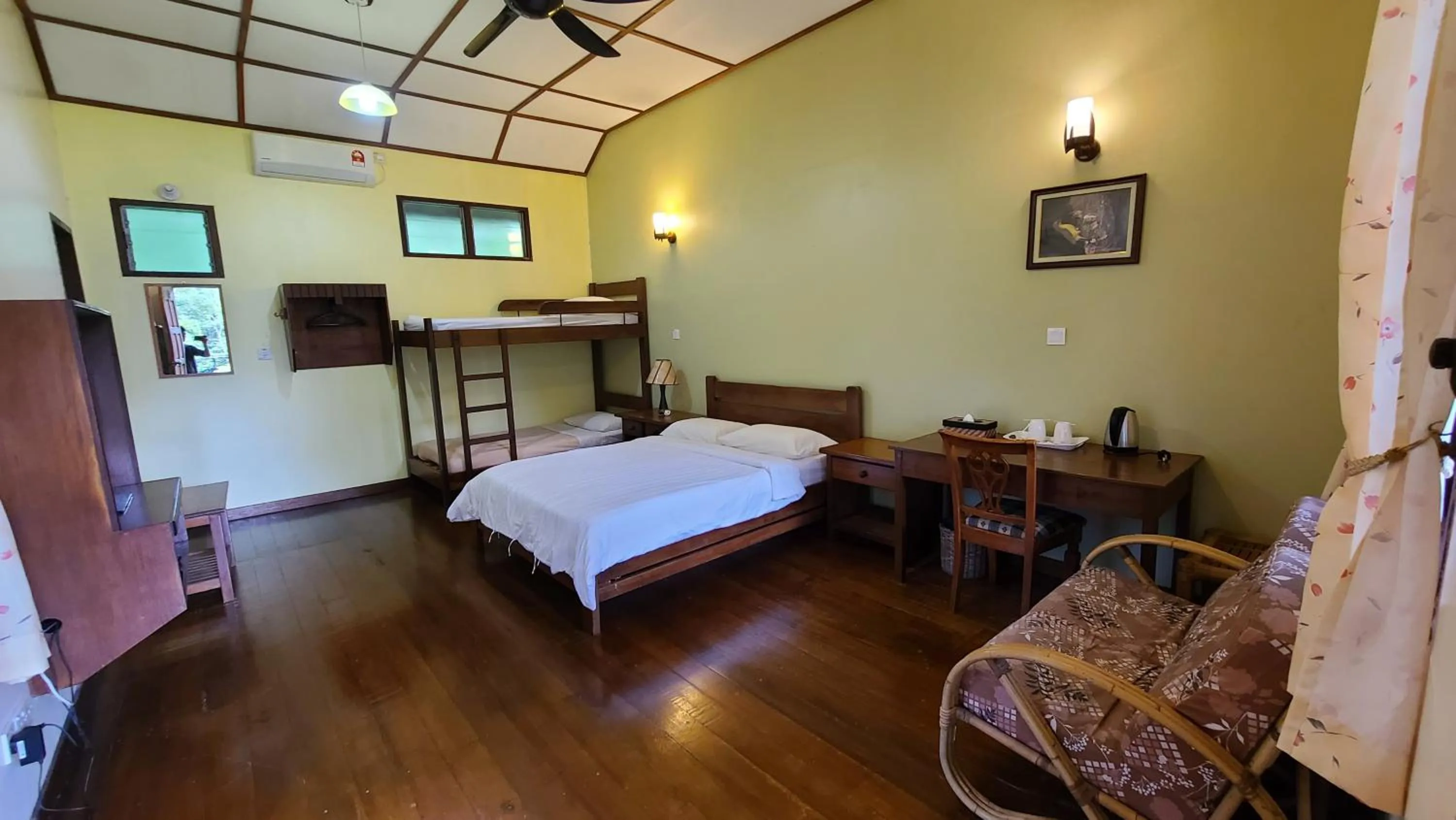 Photo of the whole room, Bed in Sepilok B&B